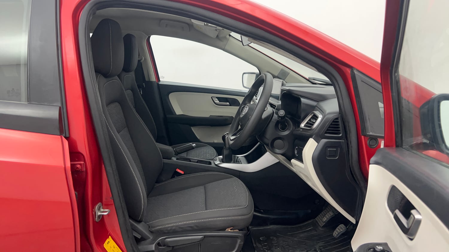 Used 2022 Tata Altroz XZ Diesel Diesel Manual interior RIGHT SIDE FRONT DOOR CABIN VIEW