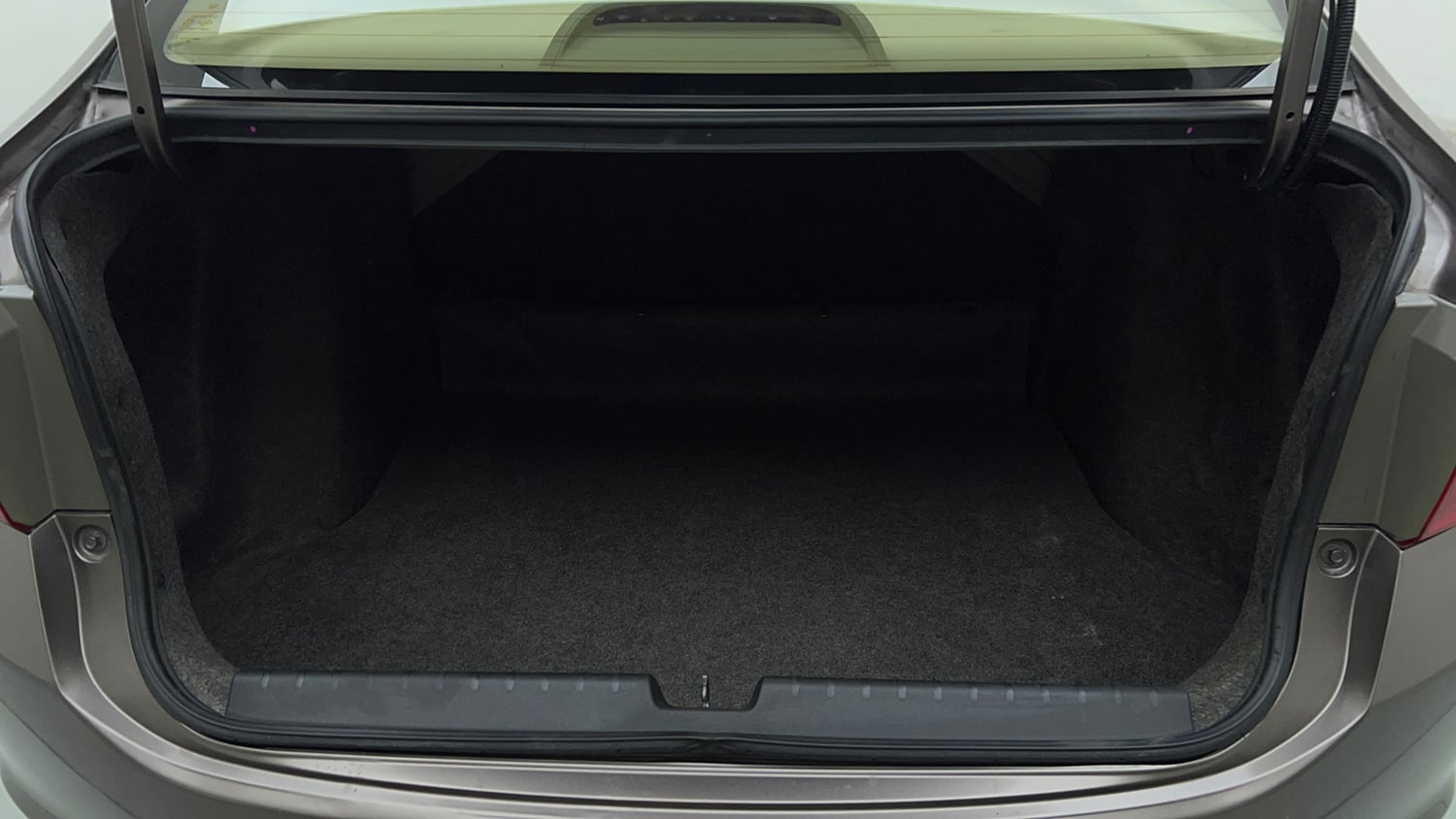 Used 2015 Honda City VX CVT Petrol Automatic interior DICKY INSIDE VIEW