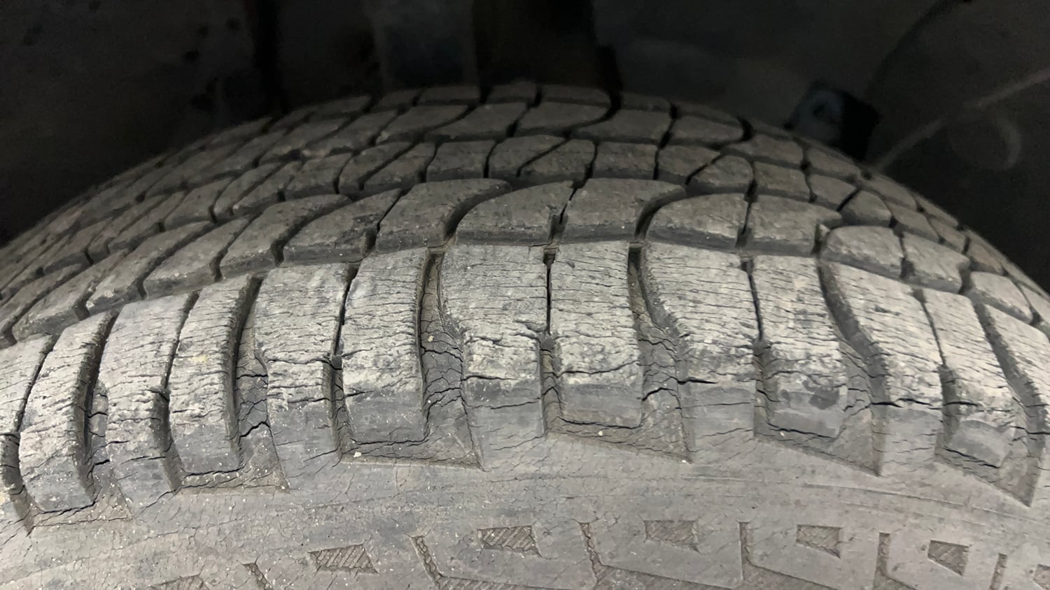 Used 2013 Renault Duster RxL Petrol Petrol Manual tyres RIGHT FRONT TYRE TREAD VIEW