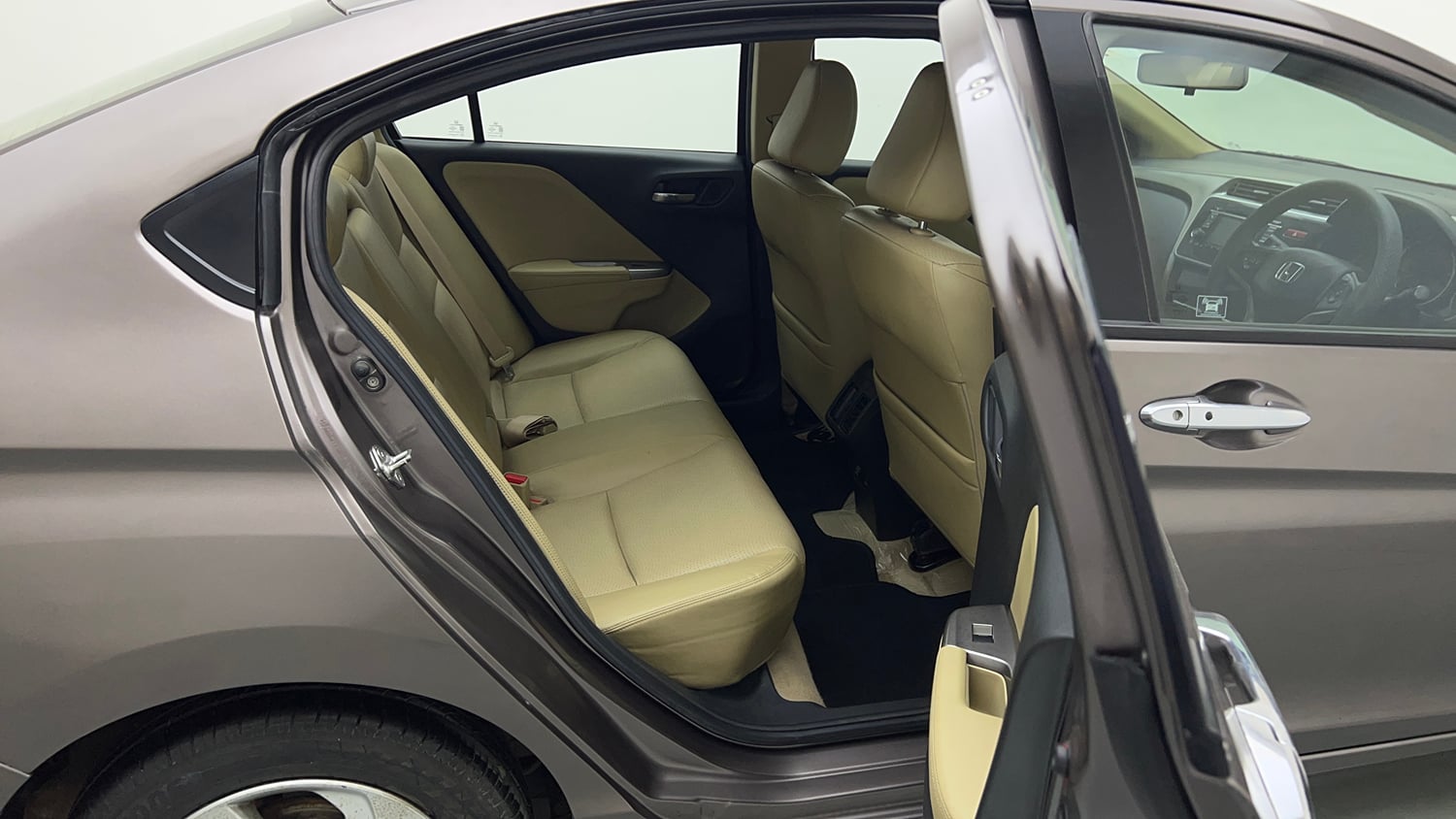 Used 2015 Honda City VX CVT Petrol Automatic interior RIGHT SIDE REAR DOOR CABIN VIEW