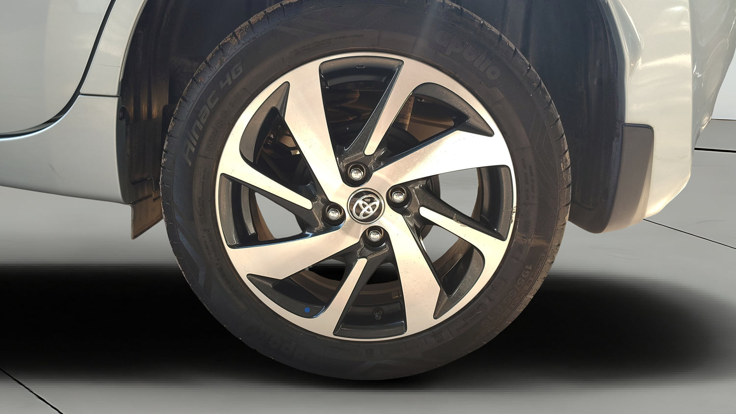 Used 2024 Toyota Glanza V Petrol Manual tyres LEFT REAR TYRE RIM VIEW