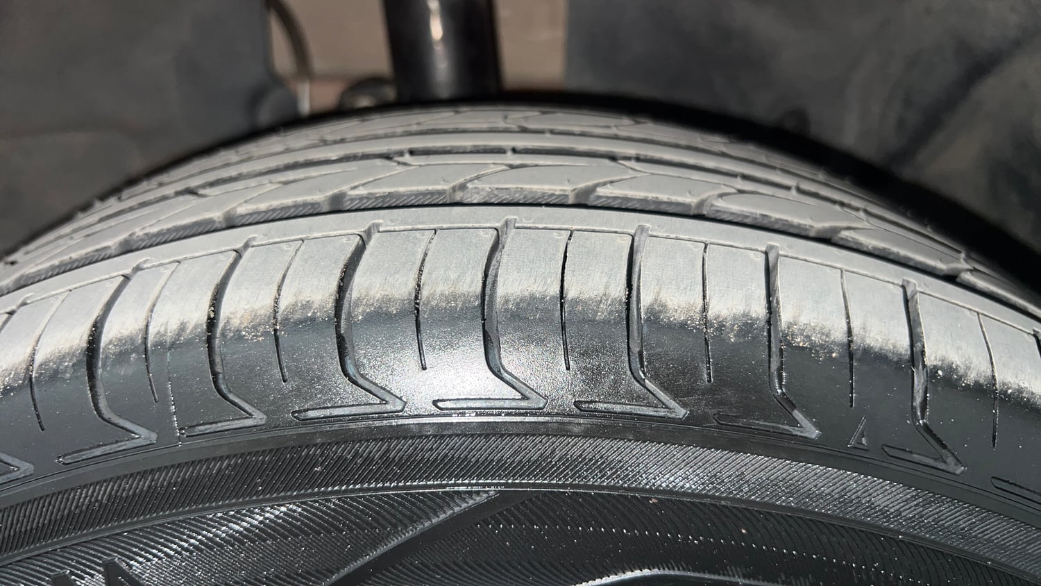 Used 2015 Ford EcoSport Titanium 1.5 Ti-VCT AT Petrol Automatic tyres RIGHT FRONT TYRE TREAD VIEW