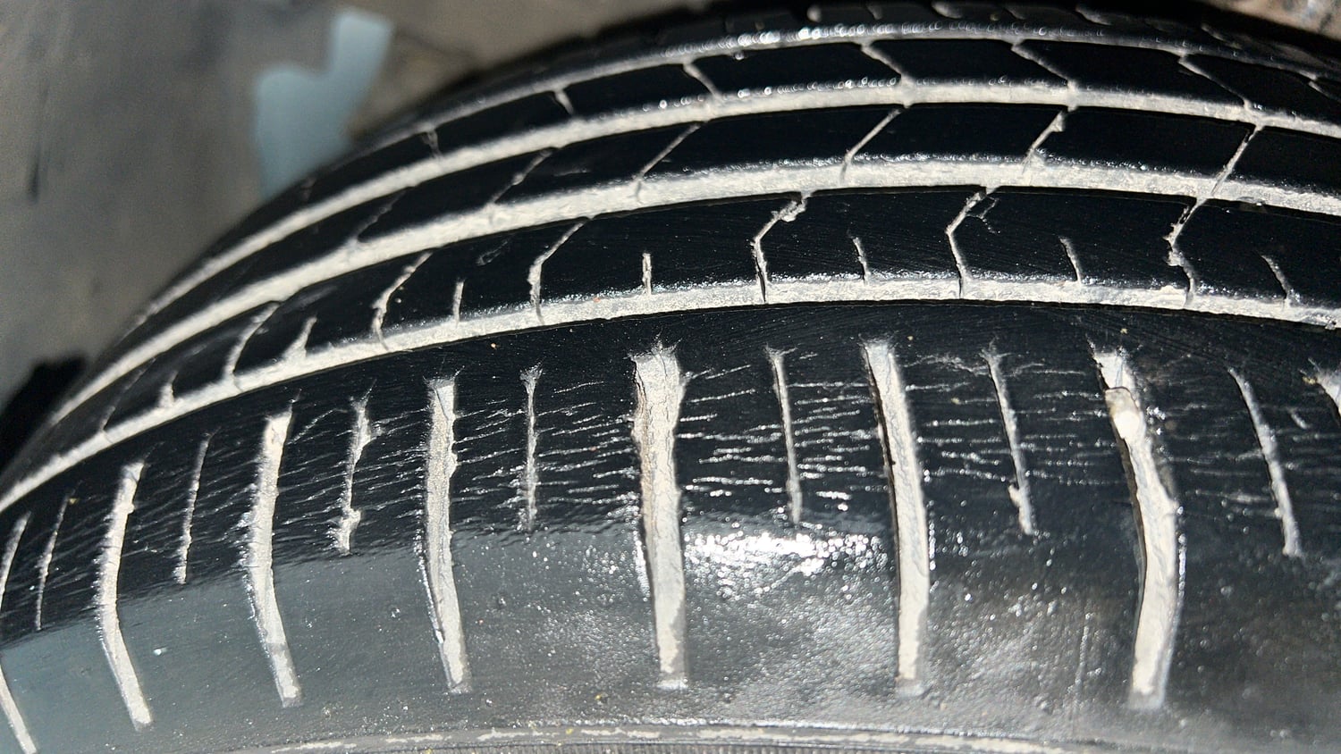 Used 2018 Maruti Suzuki Baleno Alpha 1.2 AT Petrol Automatic tyres LEFT FRONT TYRE TREAD VIEW