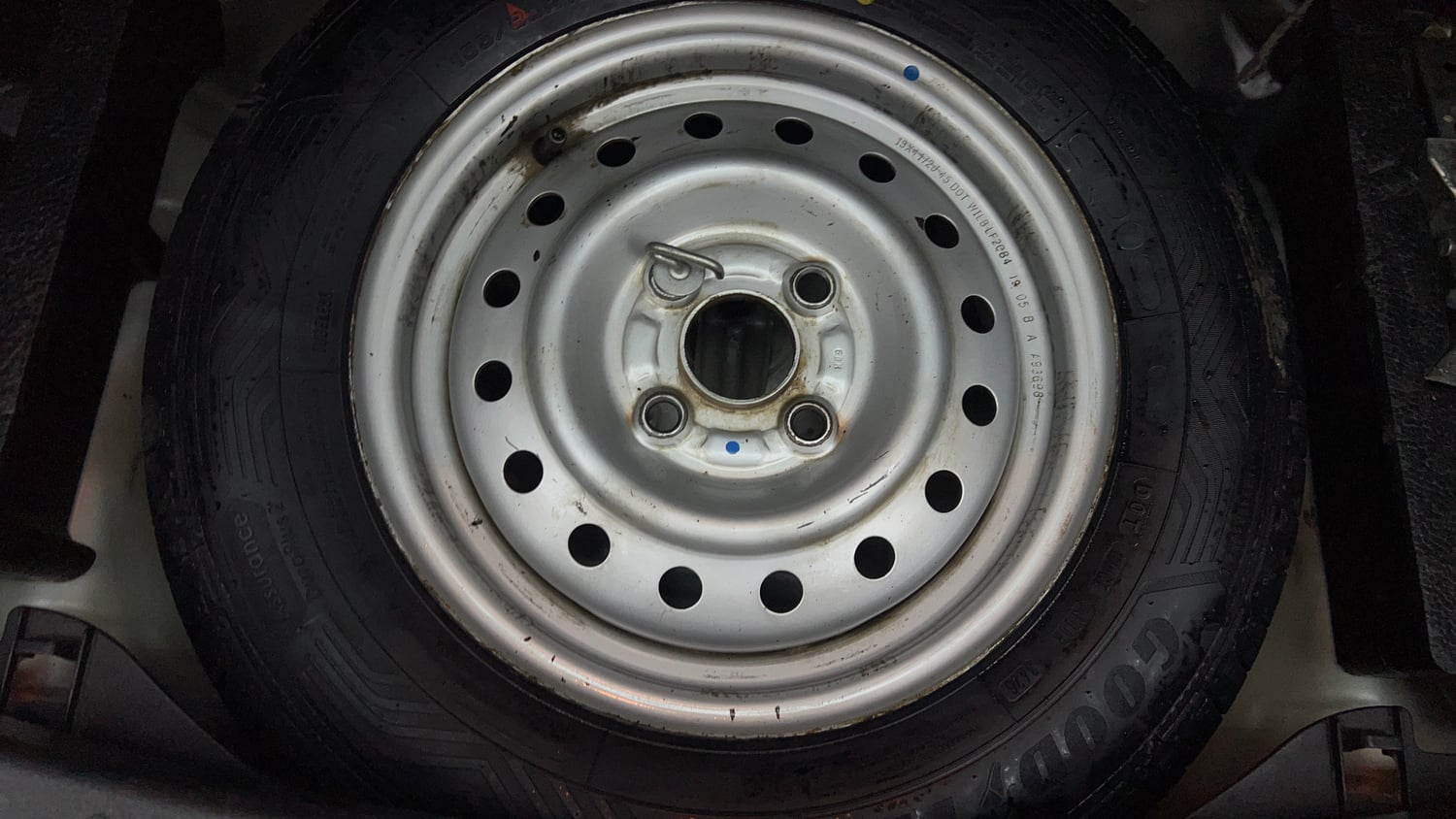 Used 2015 Maruti Suzuki Wagon R VXI Petrol Manual tyres SPARE TYRE VIEW