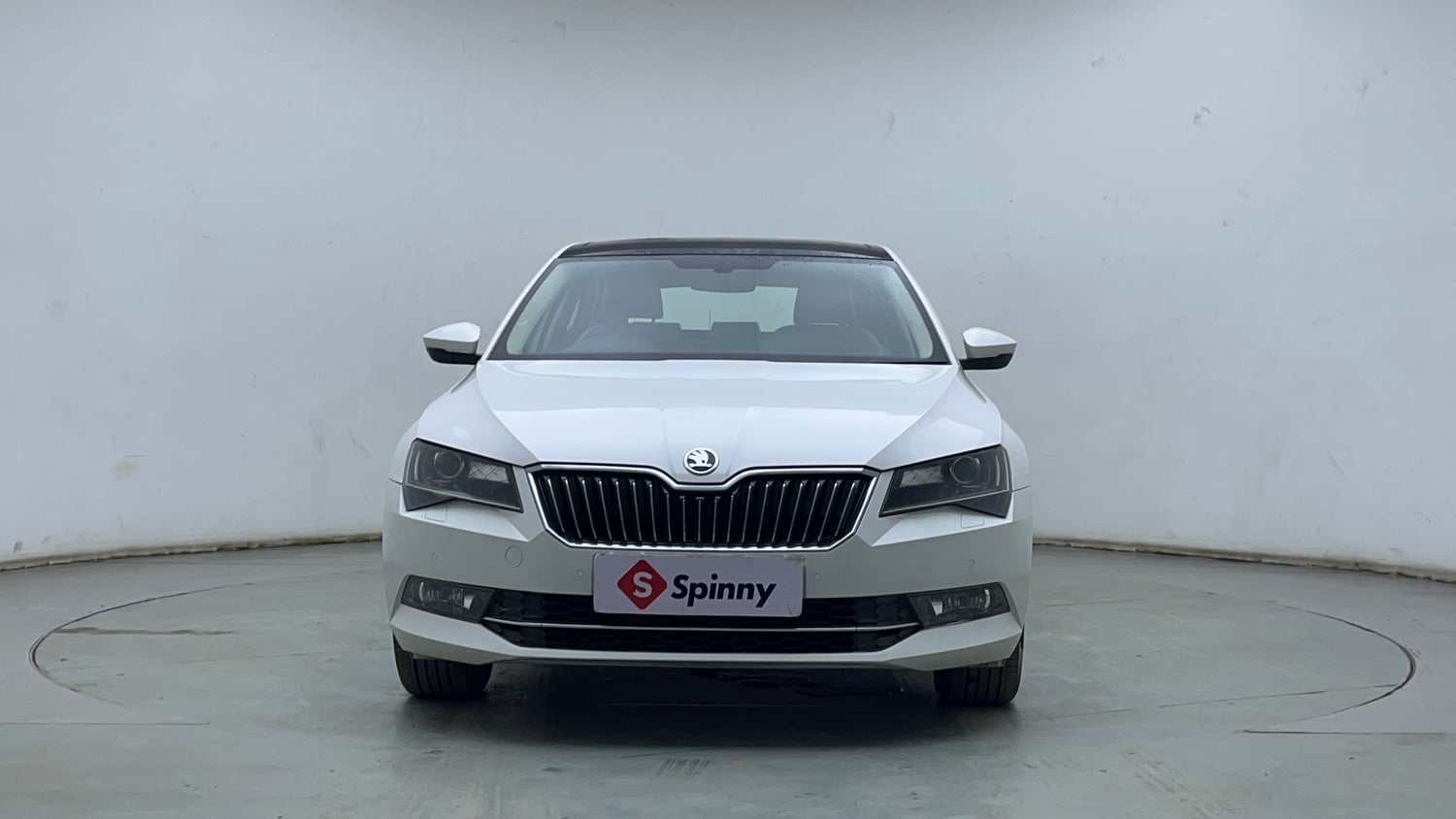 Used 2020 Skoda Superb L&K TSI AT Petrol Automatic exterior FRONT VIEW