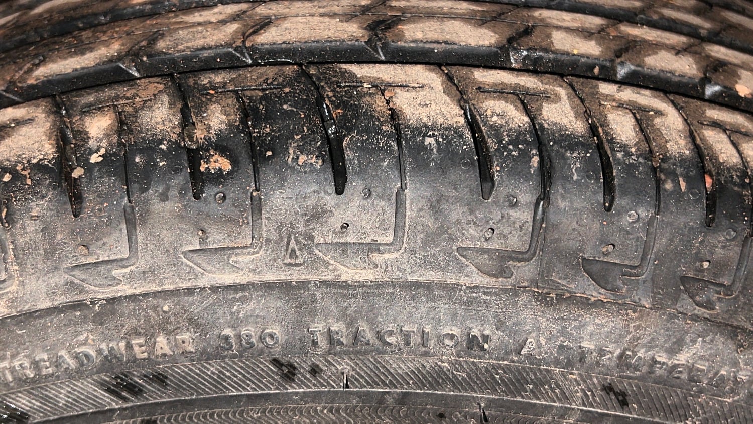 Used 2024 Maruti Suzuki Ignis Zeta 1.2 AMT Petrol Automatic tyres RIGHT REAR TYRE TREAD VIEW