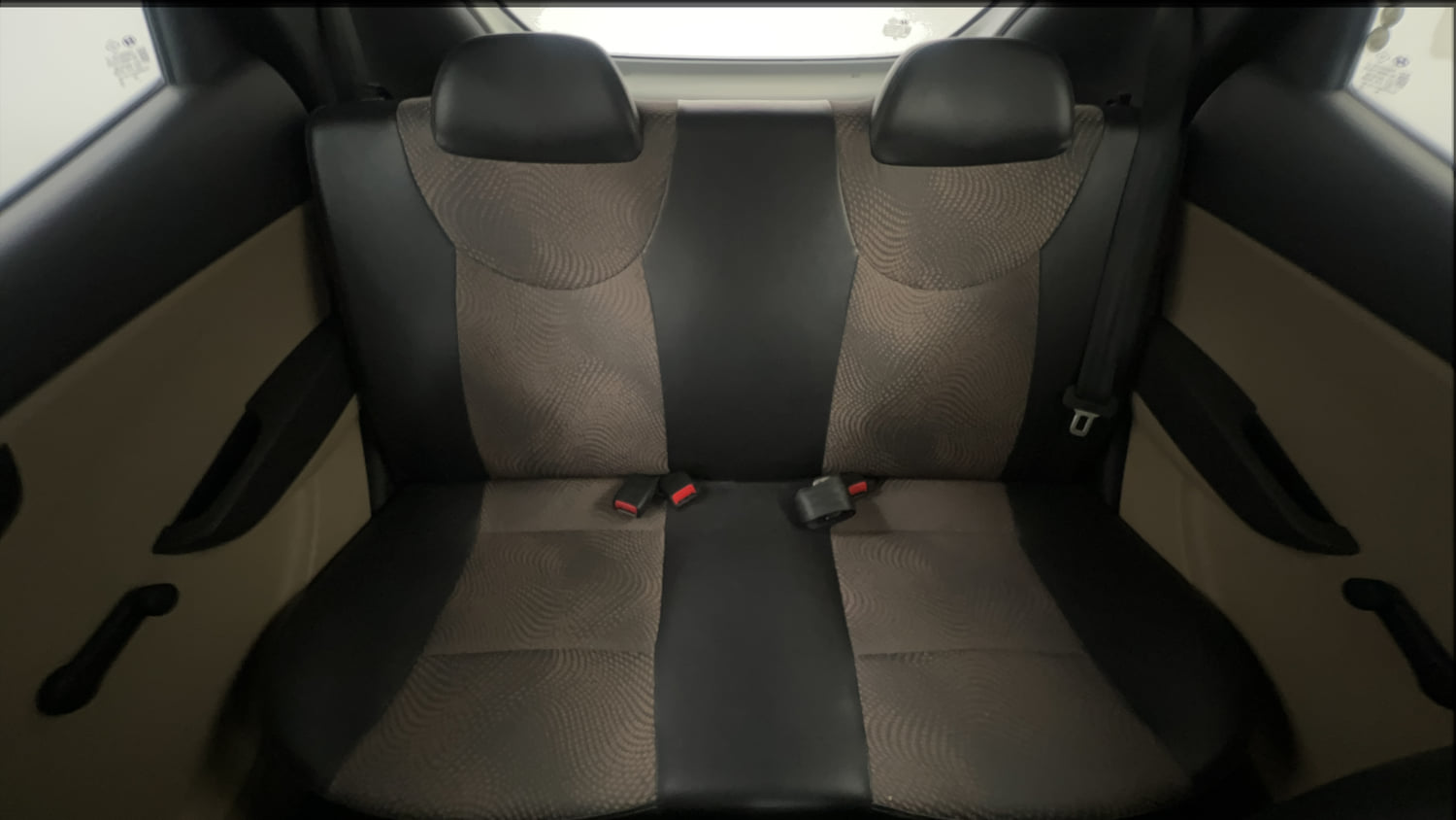 Used 2017 Hyundai Eon Magna + Petrol Manual interior REAR SEAT CONDITION VIEW