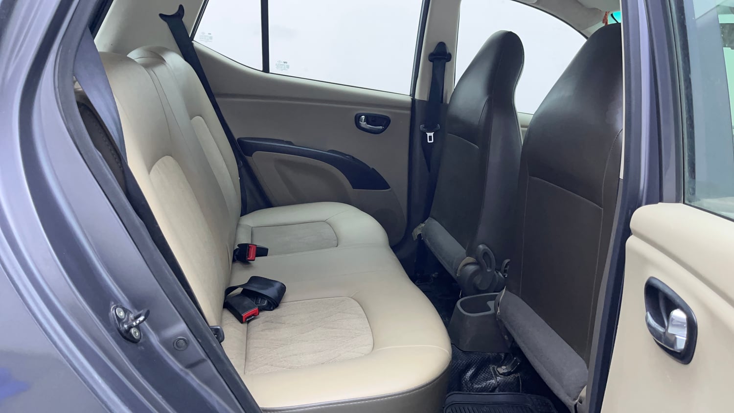 Used 2014 Hyundai i10 Sportz 1.1 iRDE2 Petrol Manual interior RIGHT SIDE REAR DOOR CABIN VIEW