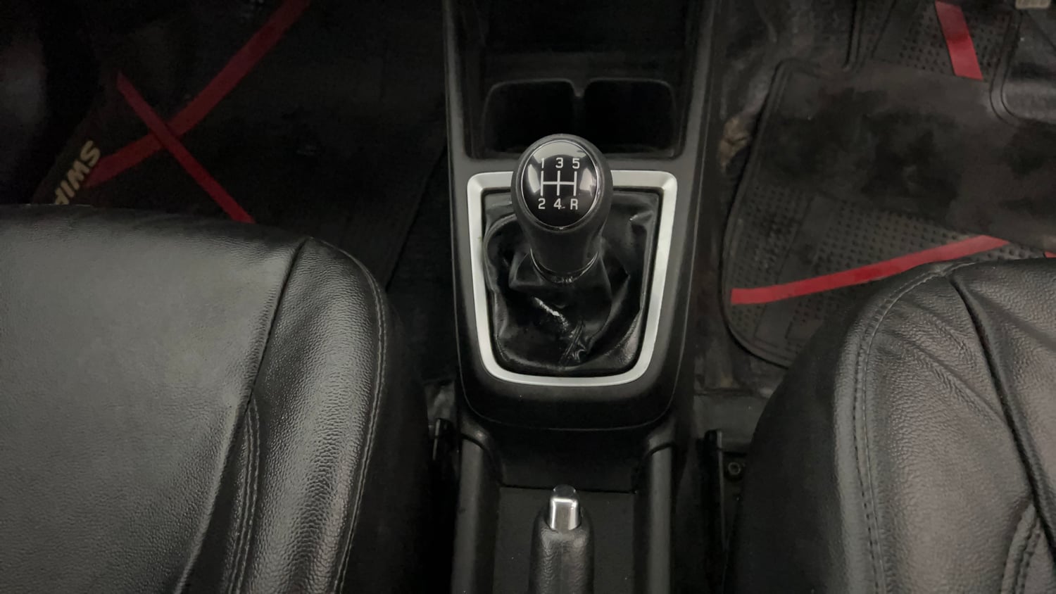 Used 2018 Maruti Suzuki Swift VXi Petrol Manual interior GEAR  KNOB VIEW