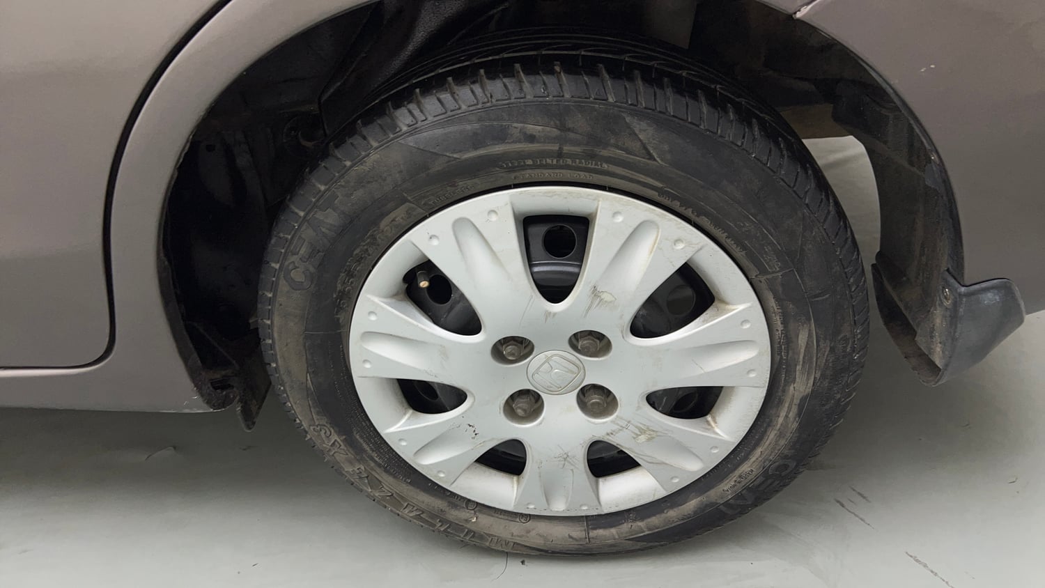 Used 2013 Honda Amaze 1.2 S i-VTEC Petrol Manual tyres LEFT REAR TYRE RIM VIEW
