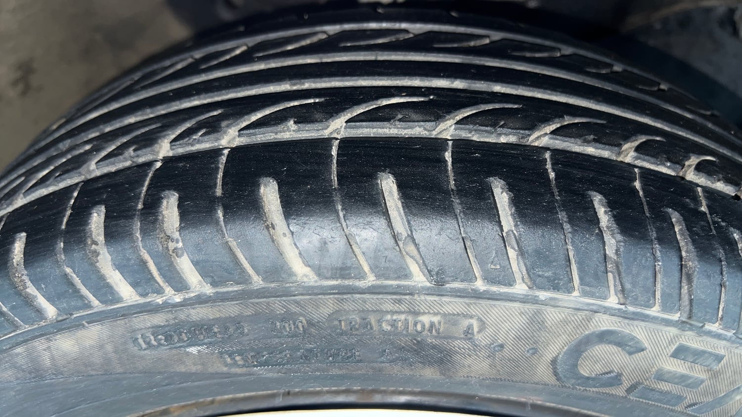 Used 2013 Honda Amaze 1.2 S i-VTEC Petrol Manual tyres RIGHT FRONT TYRE TREAD VIEW