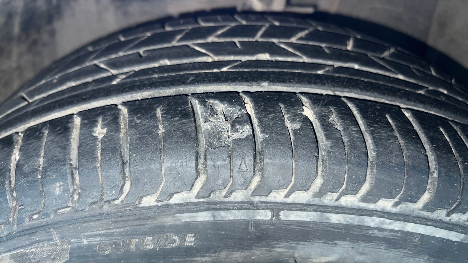 Used 2022 Hyundai i20 Sportz 1.2 IVT Petrol Automatic tyres LEFT FRONT TYRE TREAD VIEW