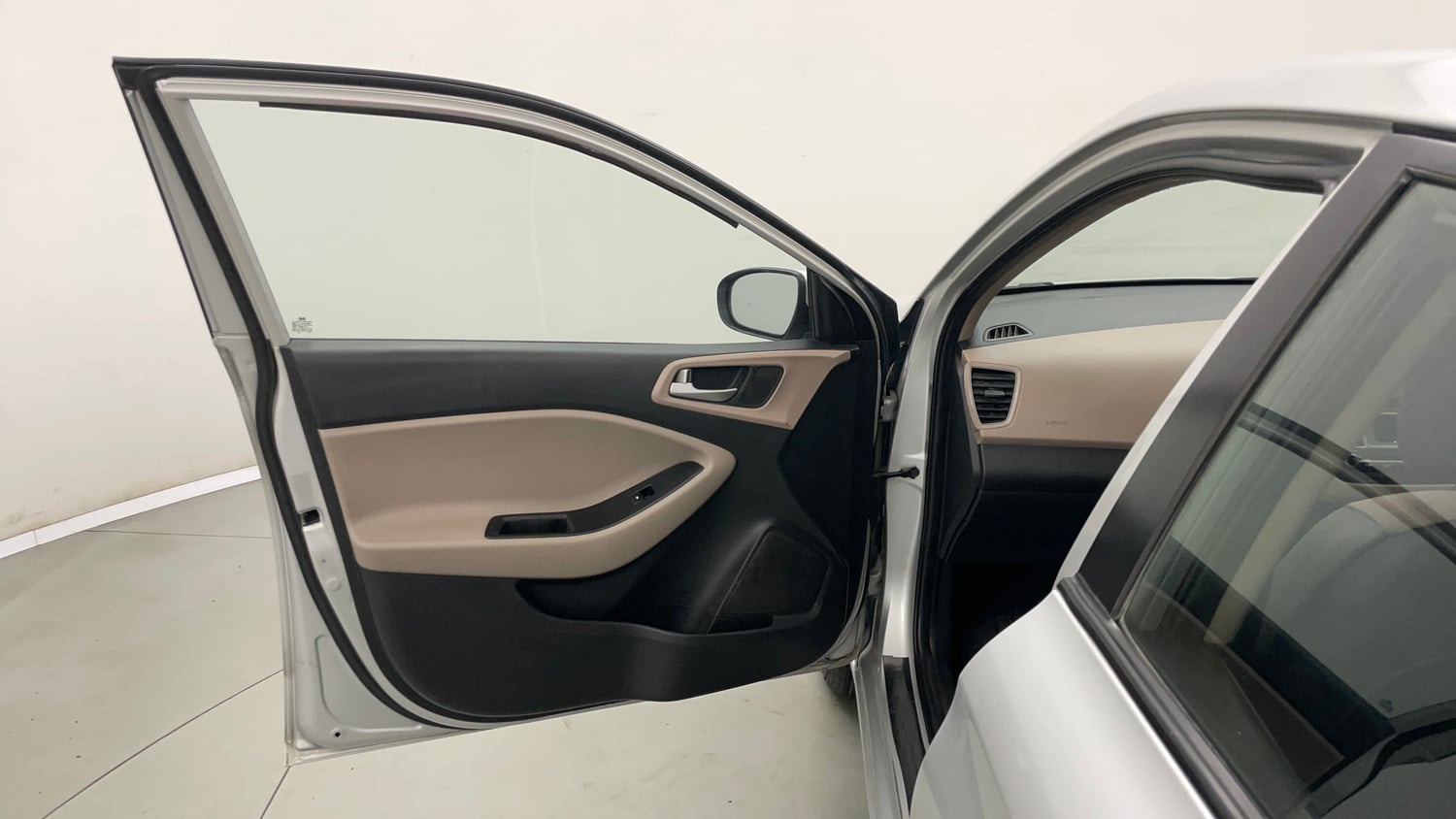Used 2017 Hyundai Elite i20 Sportz 1.2 Petrol Manual interior LEFT FRONT DOOR OPEN VIEW