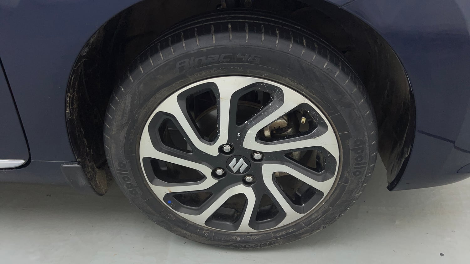 Used 2022 Maruti Suzuki Baleno Alpha AGS Petrol Automatic tyres RIGHT FRONT TYRE RIM VIEW