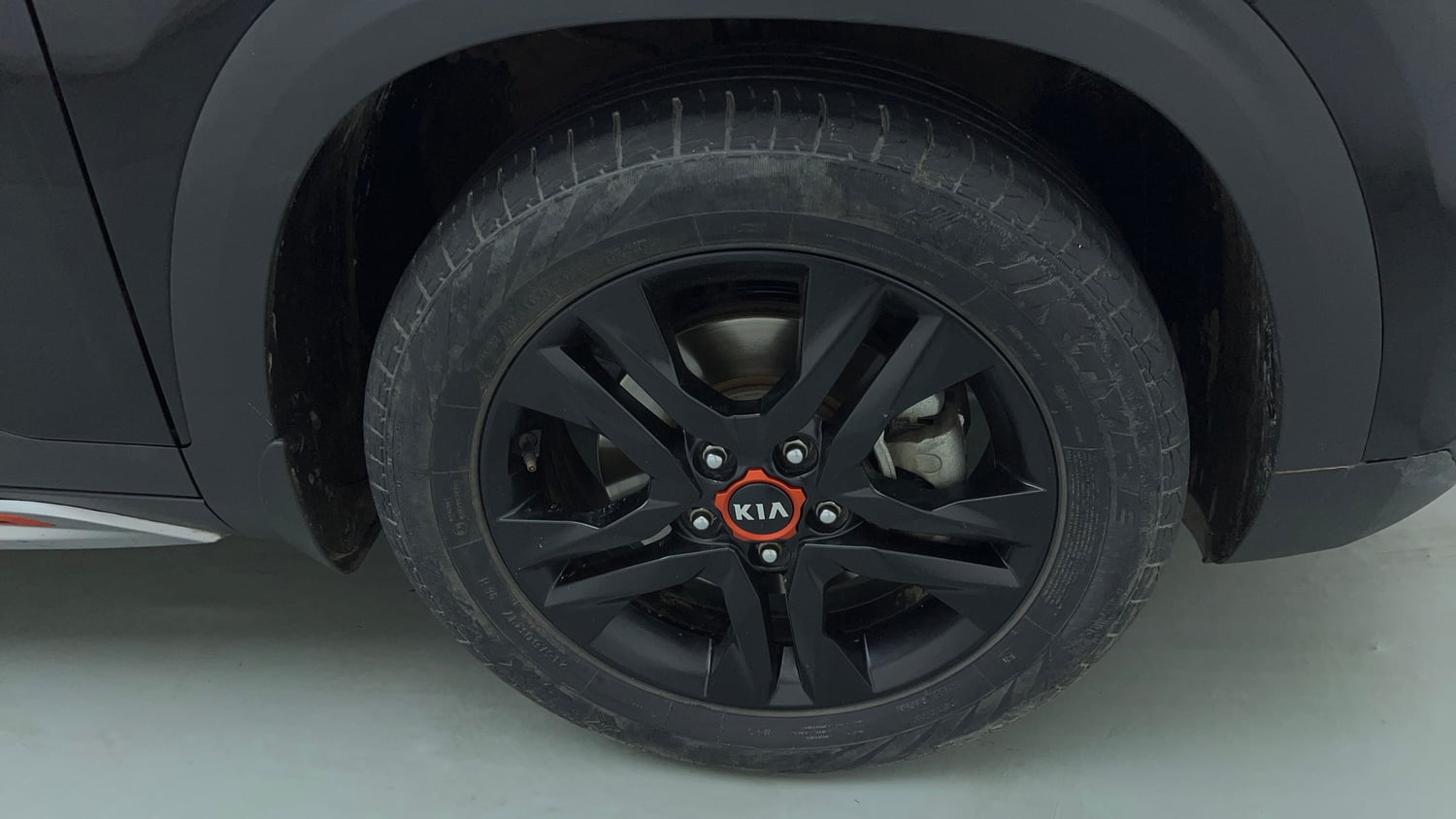 Used 2021 Kia Seltos Anniversary Edition 1.5 Petrol Manual tyres RIGHT FRONT TYRE RIM VIEW