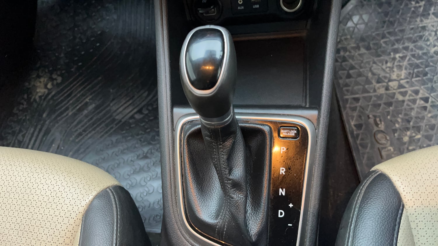 Used 2018 Hyundai Verna SX (O) 1.6 VTVT AT Petrol Automatic interior GEAR  KNOB VIEW