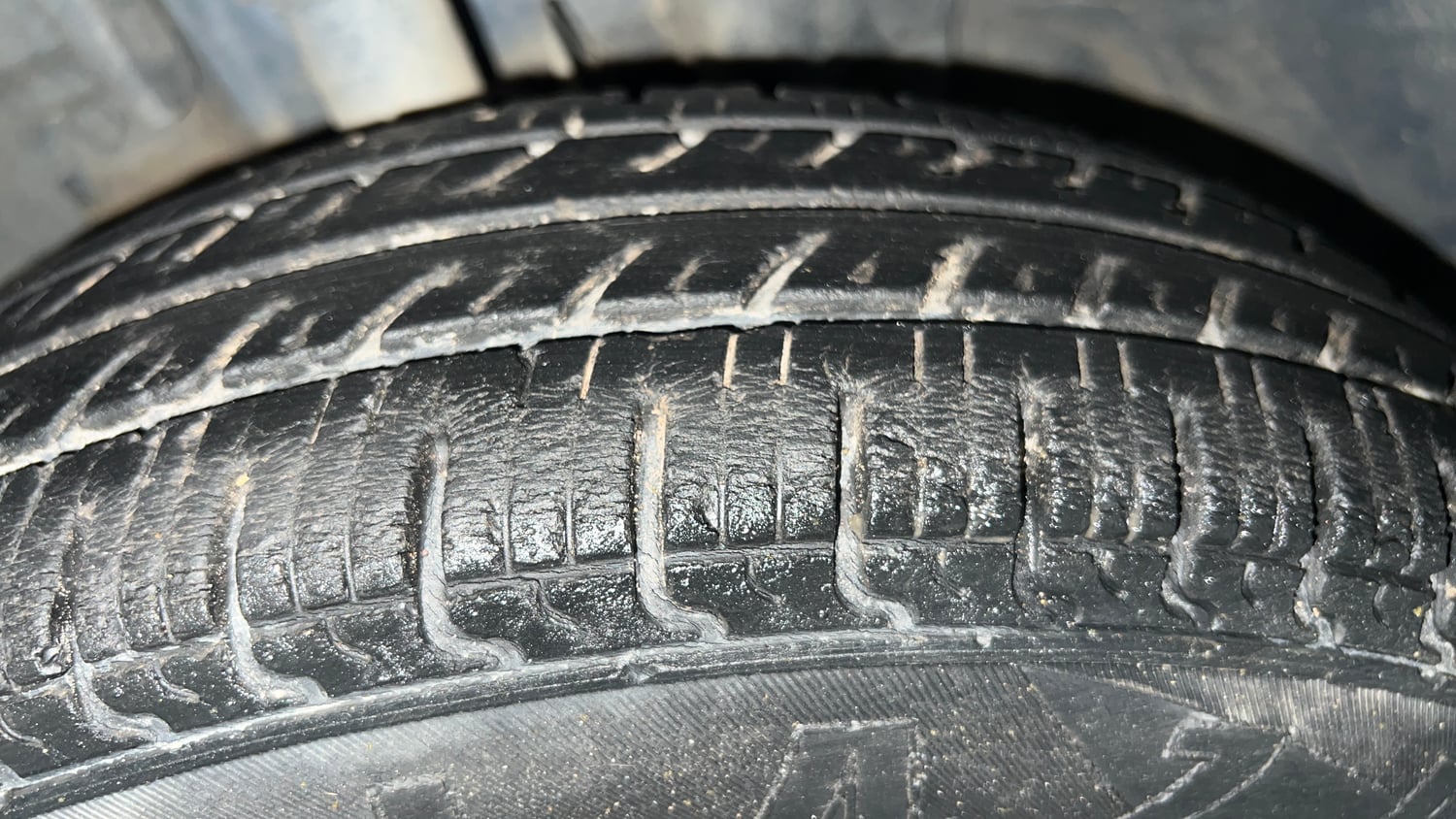 Used 2019 Renault Kwid CLIMBER 1.0 Petrol Manual tyres LEFT FRONT TYRE TREAD VIEW