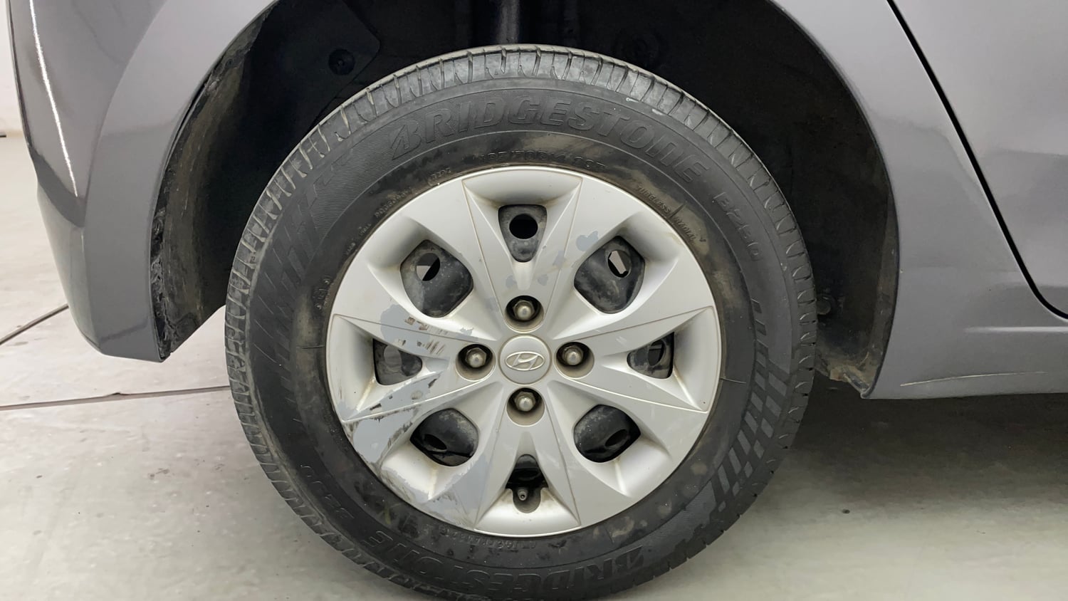Used 2017 Hyundai Elite i20 Sportz 1.2 Petrol Manual tyres RIGHT REAR TYRE RIM VIEW