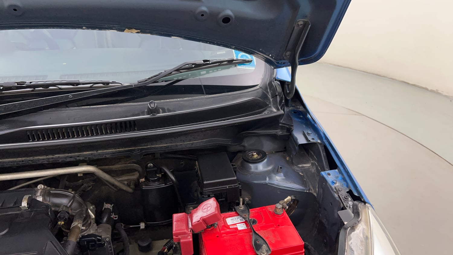 Used 2015 Maruti Suzuki Celerio VXi AMT Petrol Automatic engine ENGINE LEFT SIDE HINGE & APRON VIEW