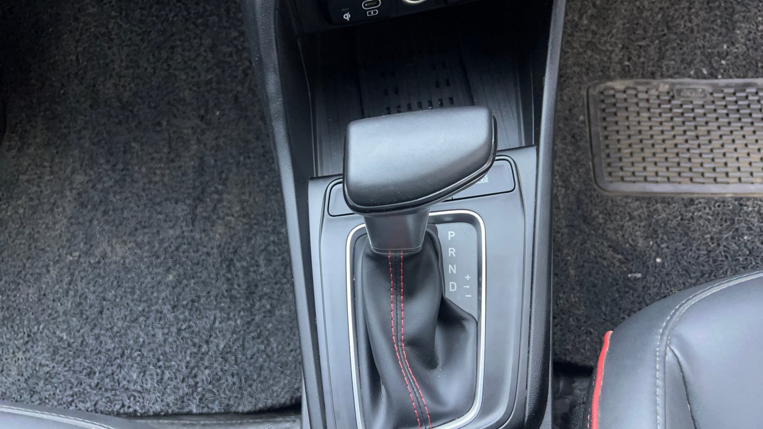 Used 2023 Hyundai Verna SX (O) 1.5 Turbo Petrol DCT Petrol Automatic interior GEAR  KNOB VIEW