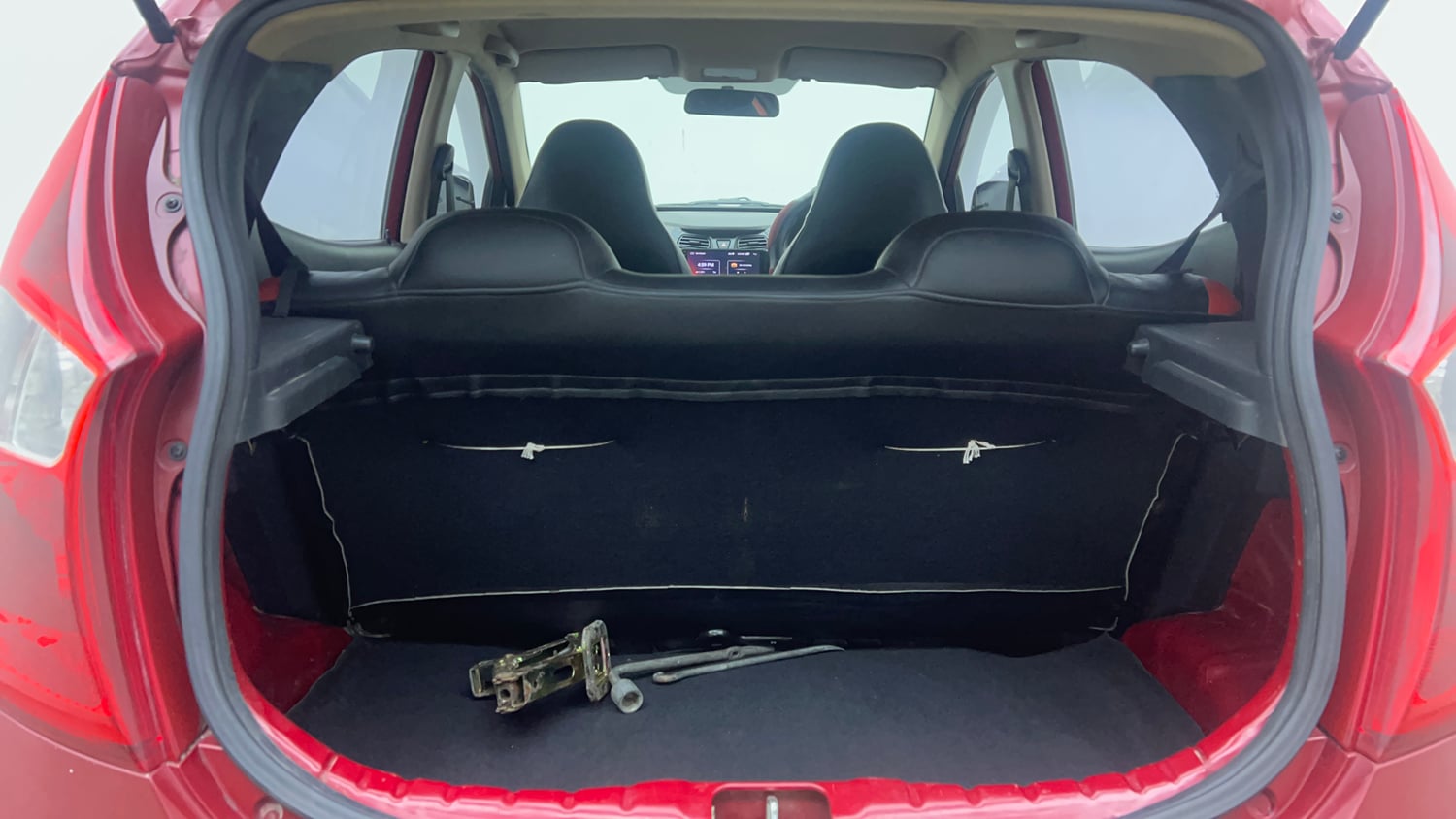 Used 2016 Hyundai Eon Magna + Petrol Manual interior DICKY INSIDE VIEW