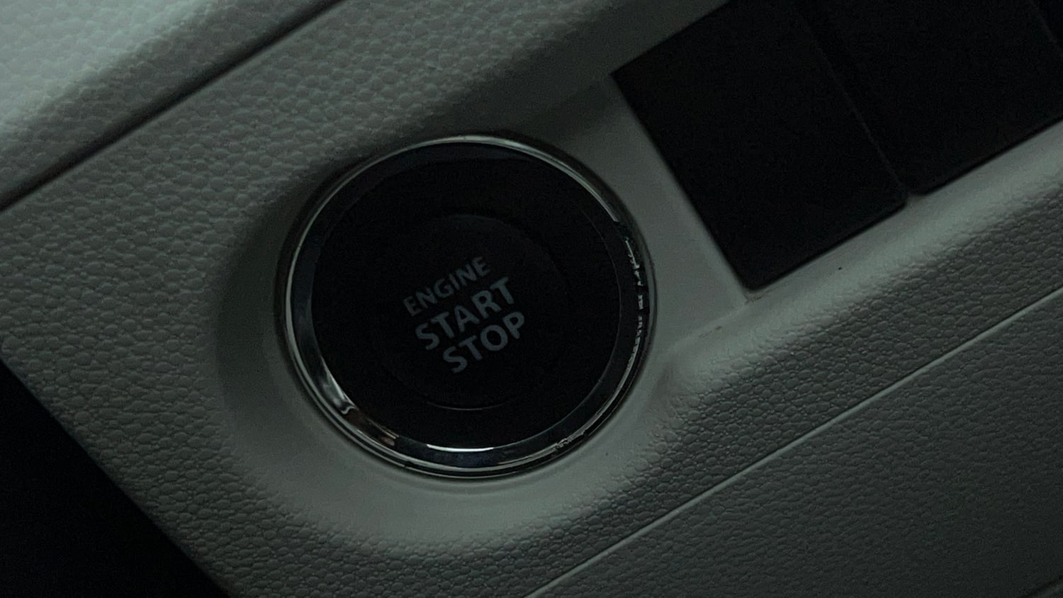 Used 2019 Maruti Suzuki Ignis Zeta 1.2 MT Petrol Manual top_features Keyless start