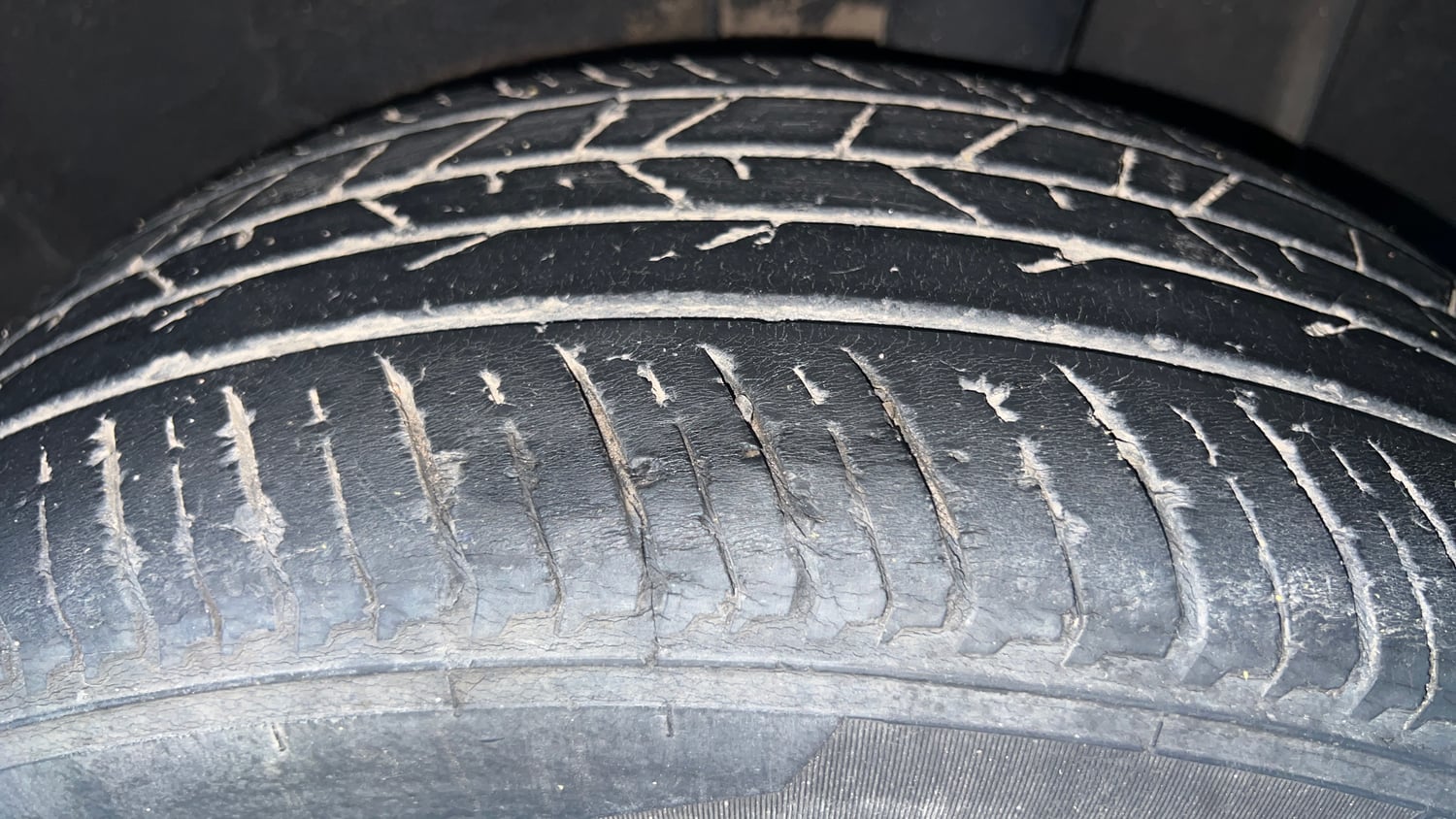 Used 2021 Nissan Magnite XV Premium Turbo (O) Petrol Manual tyres LEFT REAR TYRE TREAD VIEW