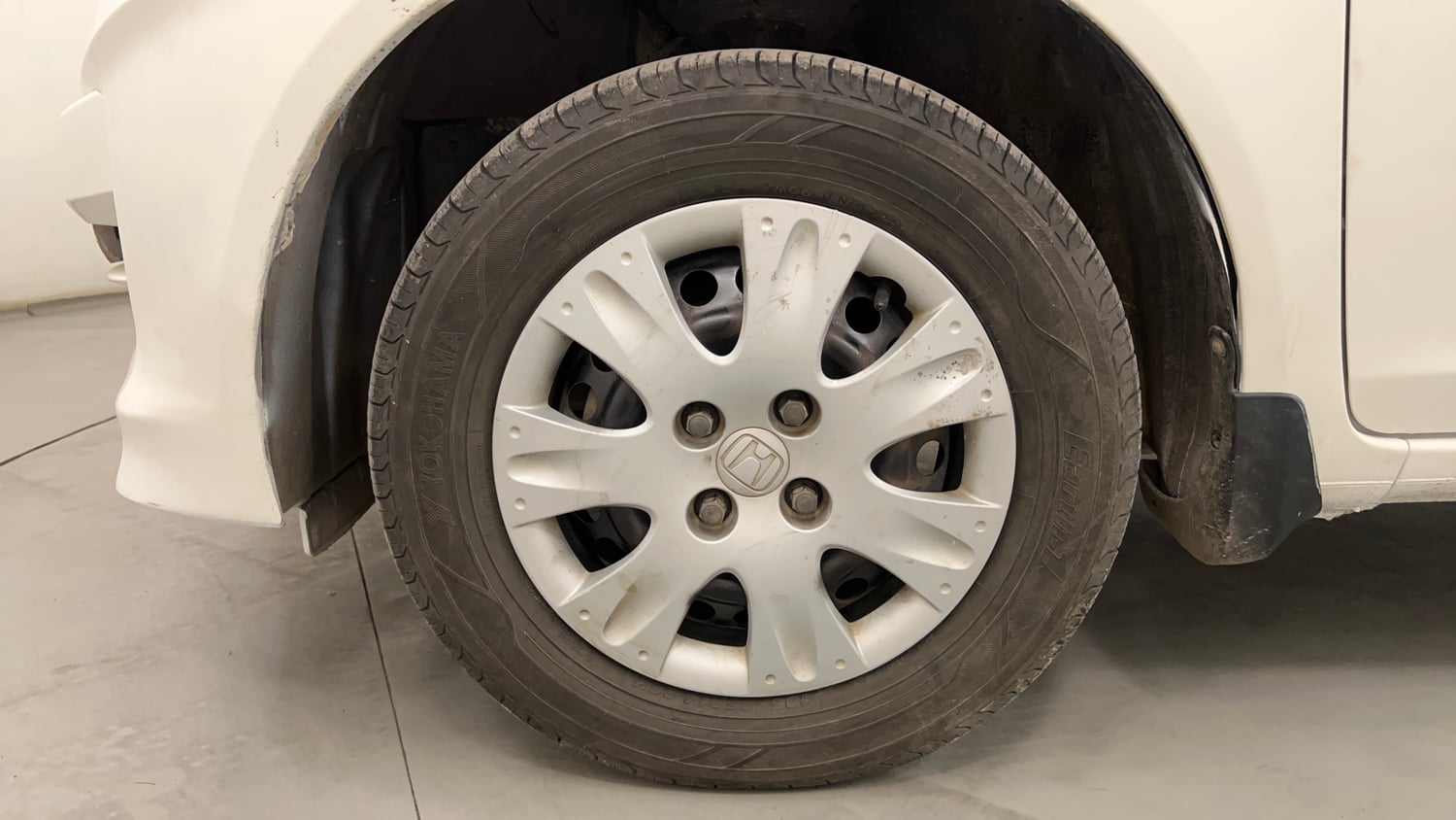 Used 2014 Honda Amaze 1.2 S i-VTEC Petrol Manual tyres LEFT FRONT TYRE RIM VIEW