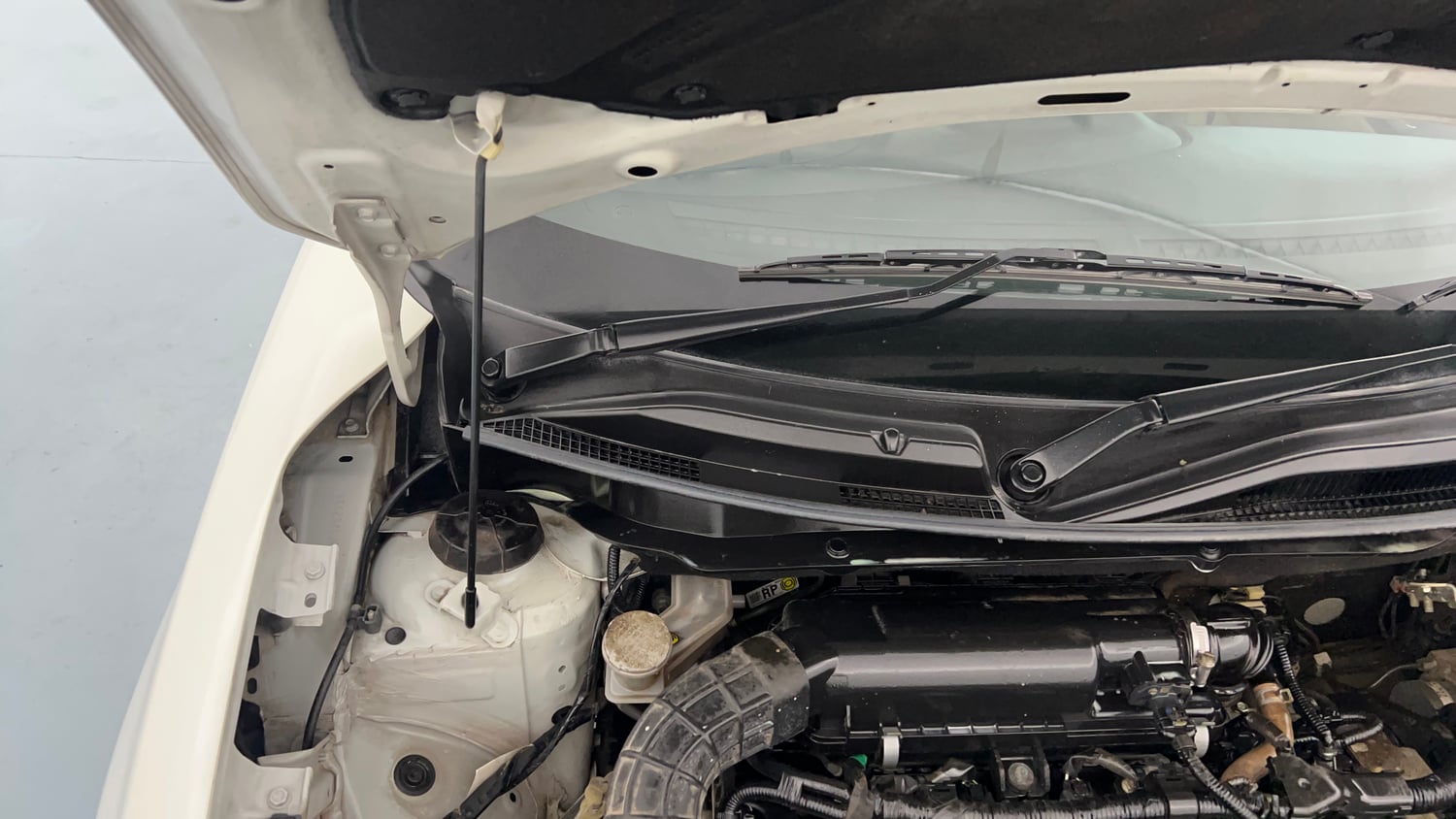 Used 2022 Maruti Suzuki Dzire VXi AGS Petrol Automatic engine ENGINE RIGHT SIDE HINGE & APRON VIEW
