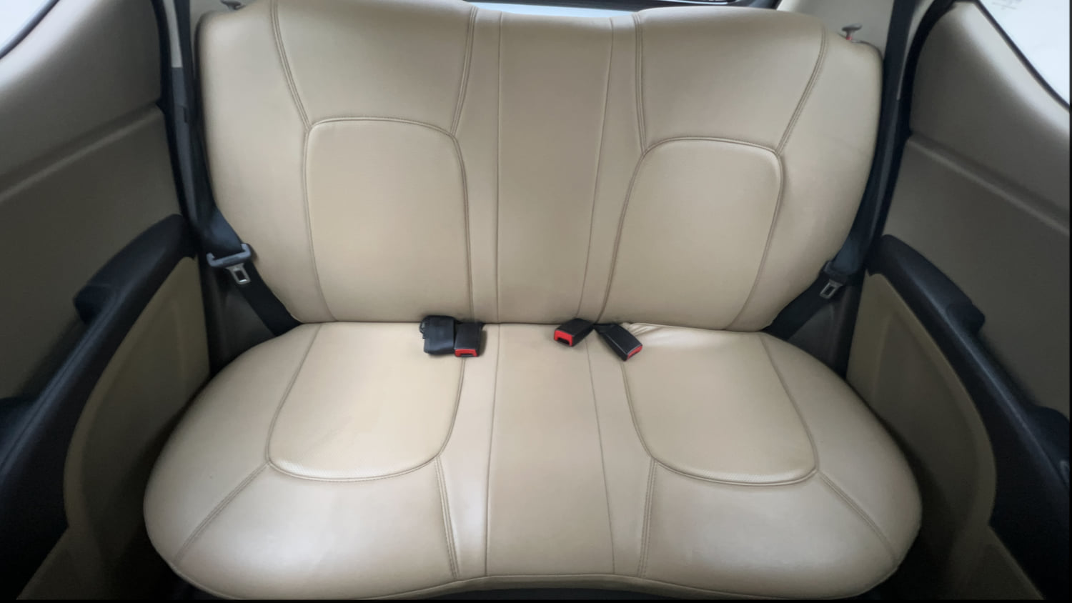 Used 2013 Hyundai i10 Magna 1.2 Kappa2 Petrol Manual interior REAR SEAT CONDITION VIEW