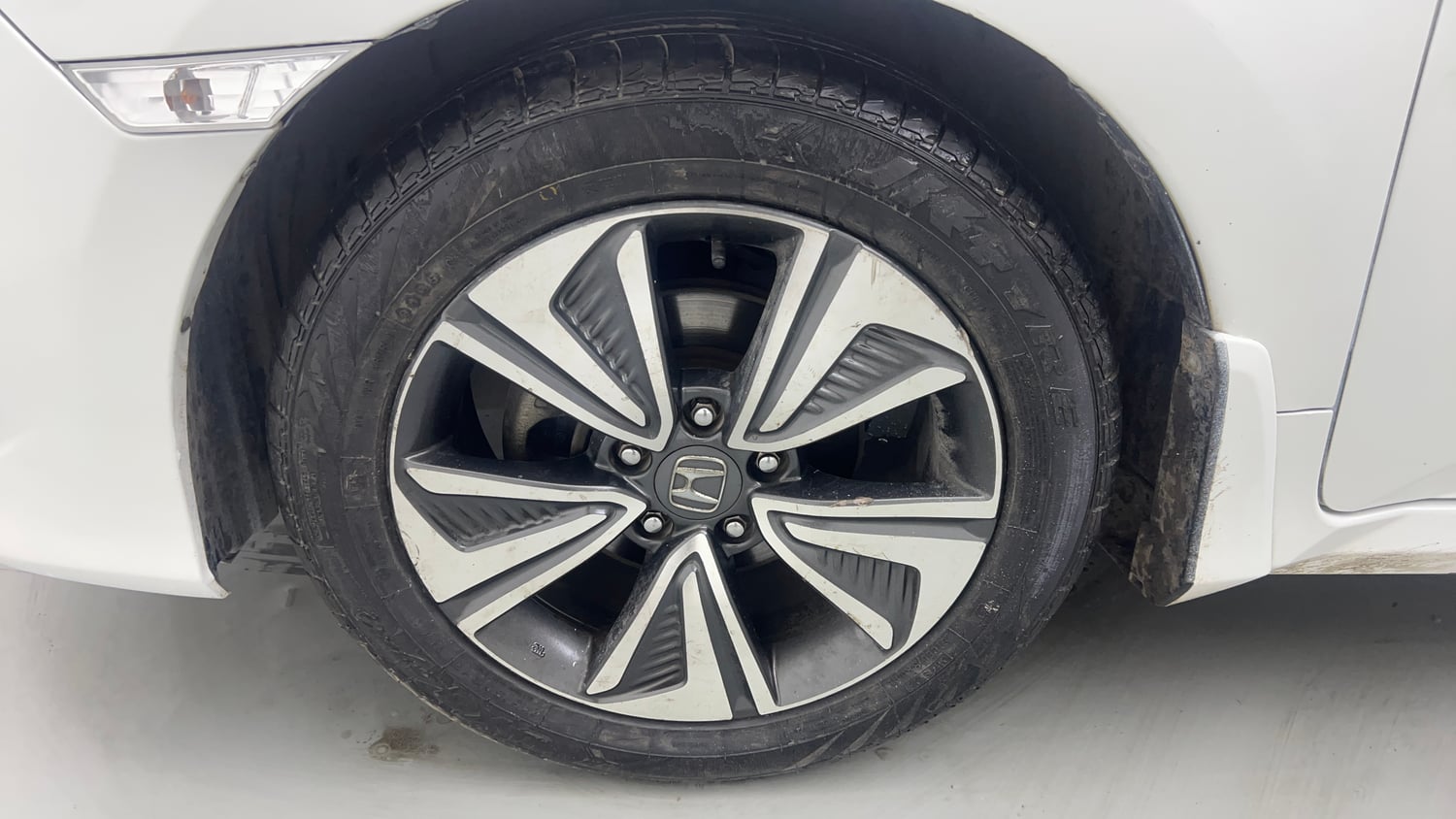 Used 2019 Honda Civic ZX CVT Petrol Petrol Automatic tyres LEFT FRONT TYRE RIM VIEW