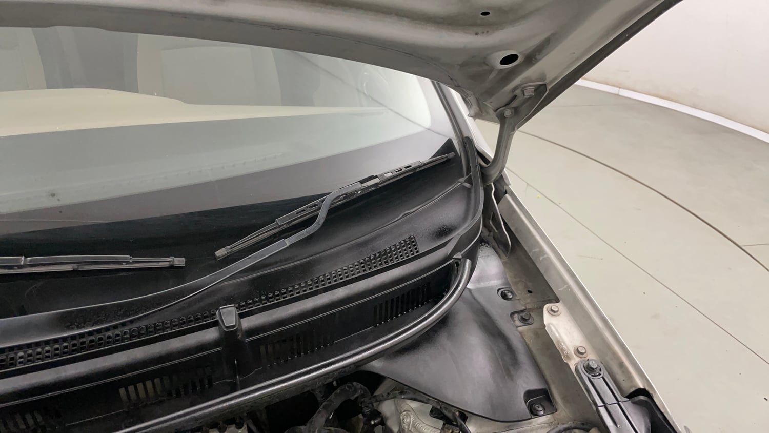 Used 2017 Hyundai Elite i20 Sportz 1.2 Petrol Manual engine ENGINE LEFT SIDE HINGE & APRON VIEW