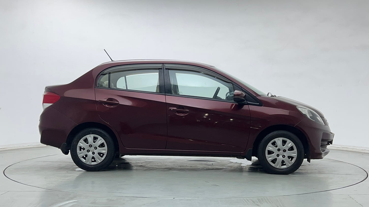 Used 2015 Honda Amaze 1.2 SX i-VTEC Petrol Manual exterior RIGHT SIDE VIEW