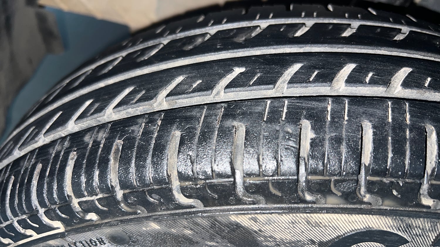 Used 2018 Renault Kwid RXL Petrol Manual tyres LEFT FRONT TYRE TREAD VIEW