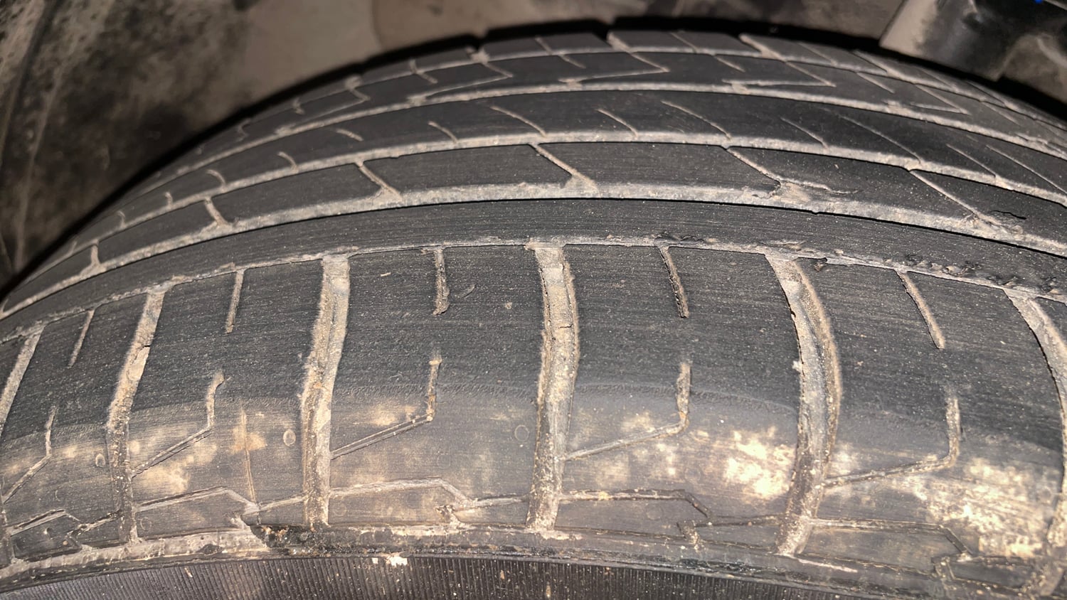 Used 2024 Hyundai Creta 1.5 CRDi Diesel AT DSL SX(O) Diesel Automatic tyres LEFT FRONT TYRE TREAD VIEW