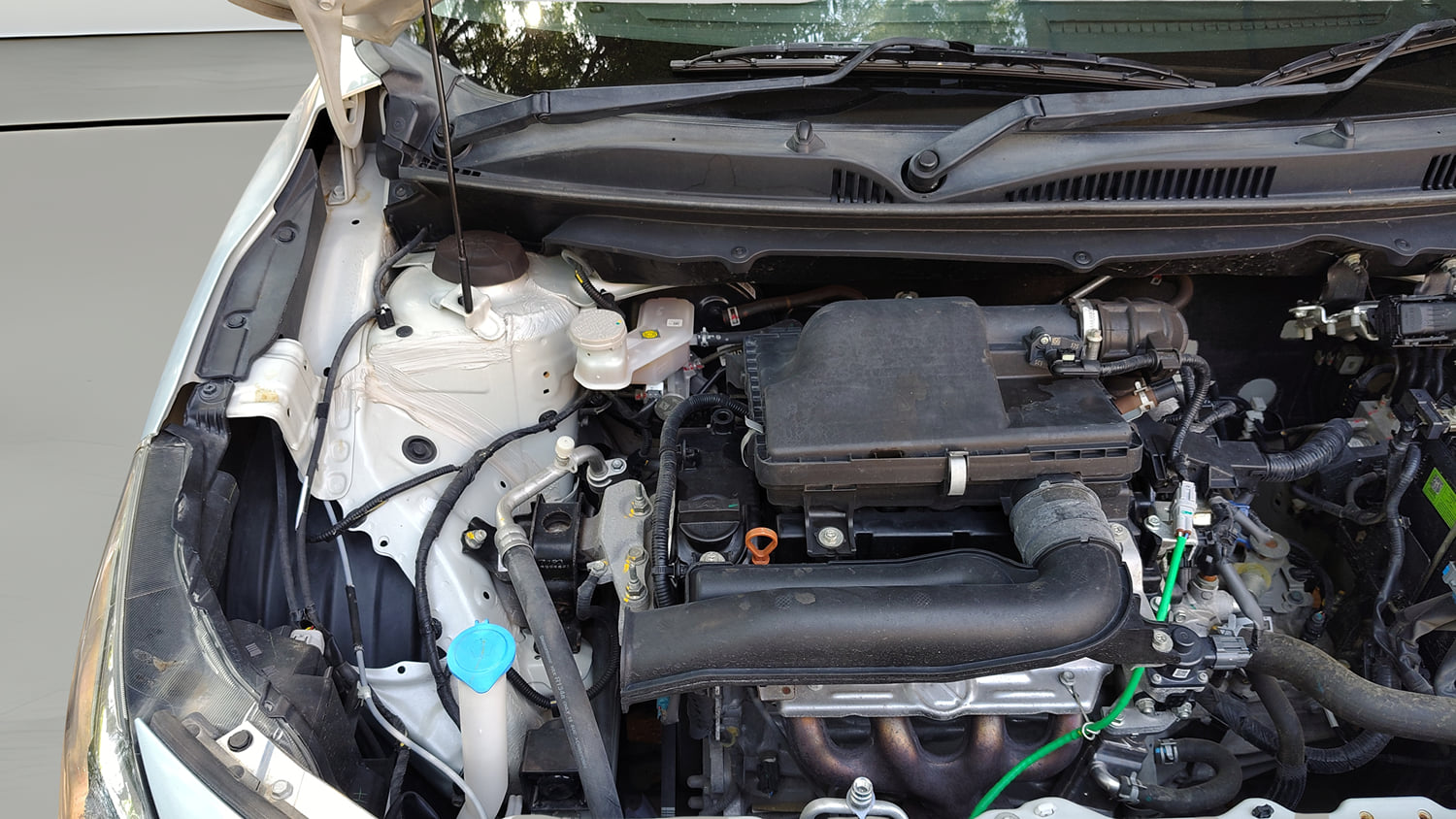 Used 2024 Toyota Glanza V Petrol Manual engine ENGINE RIGHT SIDE HINGE & APRON VIEW