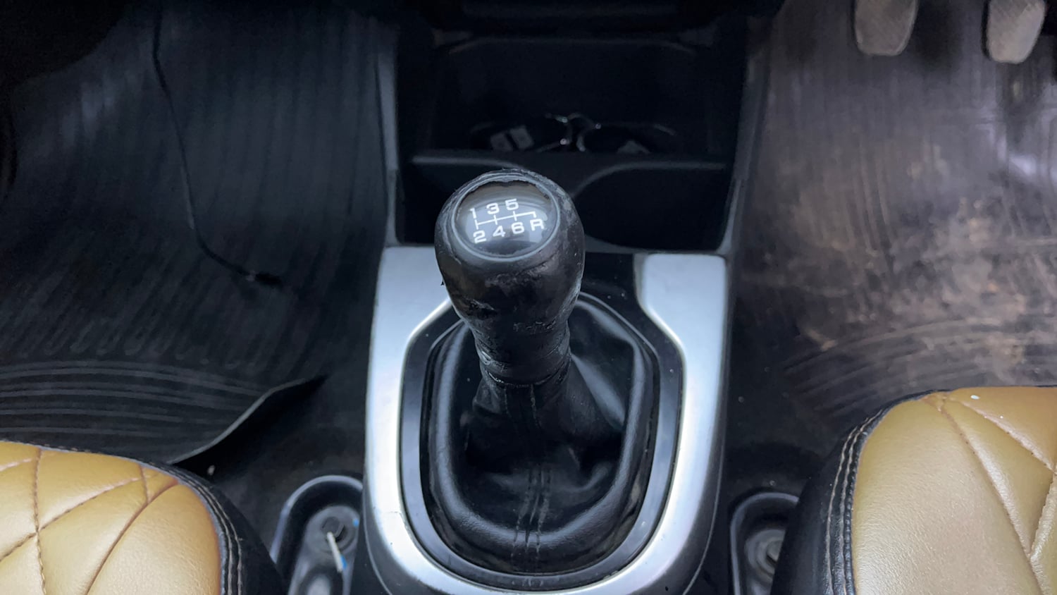 Used 2018 Honda WR-V VX MT Diesel Diesel Manual interior GEAR  KNOB VIEW