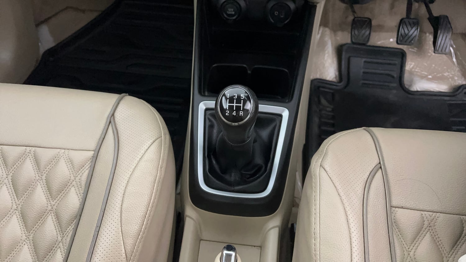 Used 2018 Maruti Suzuki Dzire ZXi Plus Petrol Manual interior GEAR  KNOB VIEW