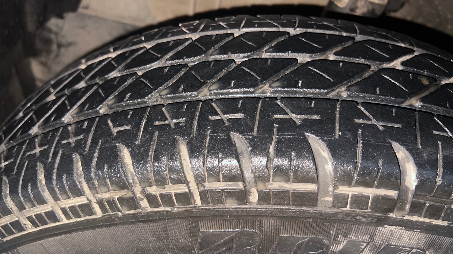 Used 2014 Maruti Suzuki Swift LXi Petrol Manual tyres LEFT FRONT TYRE TREAD VIEW