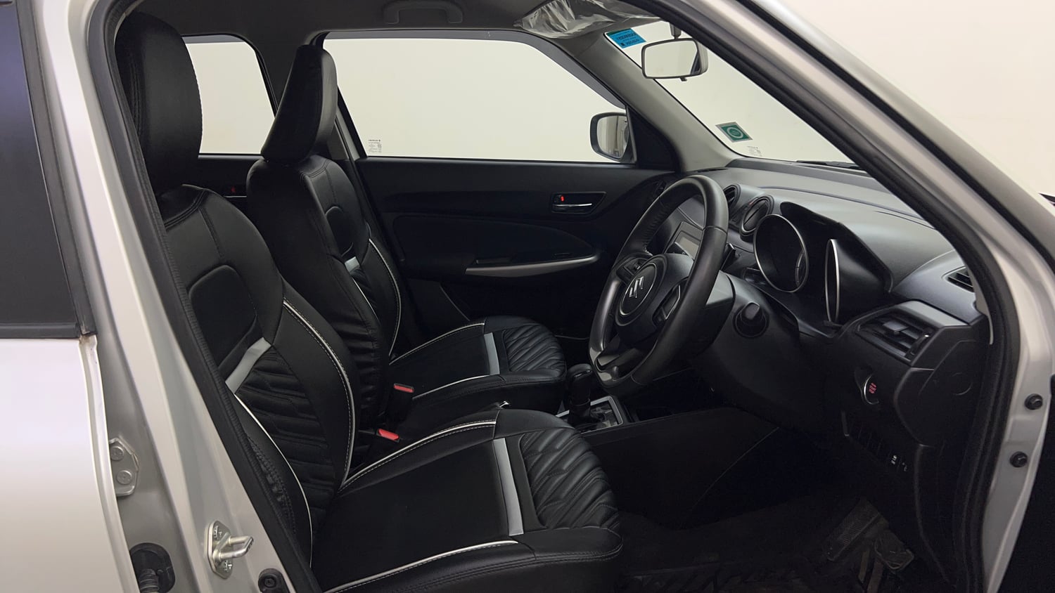 Used 2024 Maruti Suzuki Swift ZXi AMT Petrol Automatic interior RIGHT SIDE FRONT DOOR CABIN VIEW