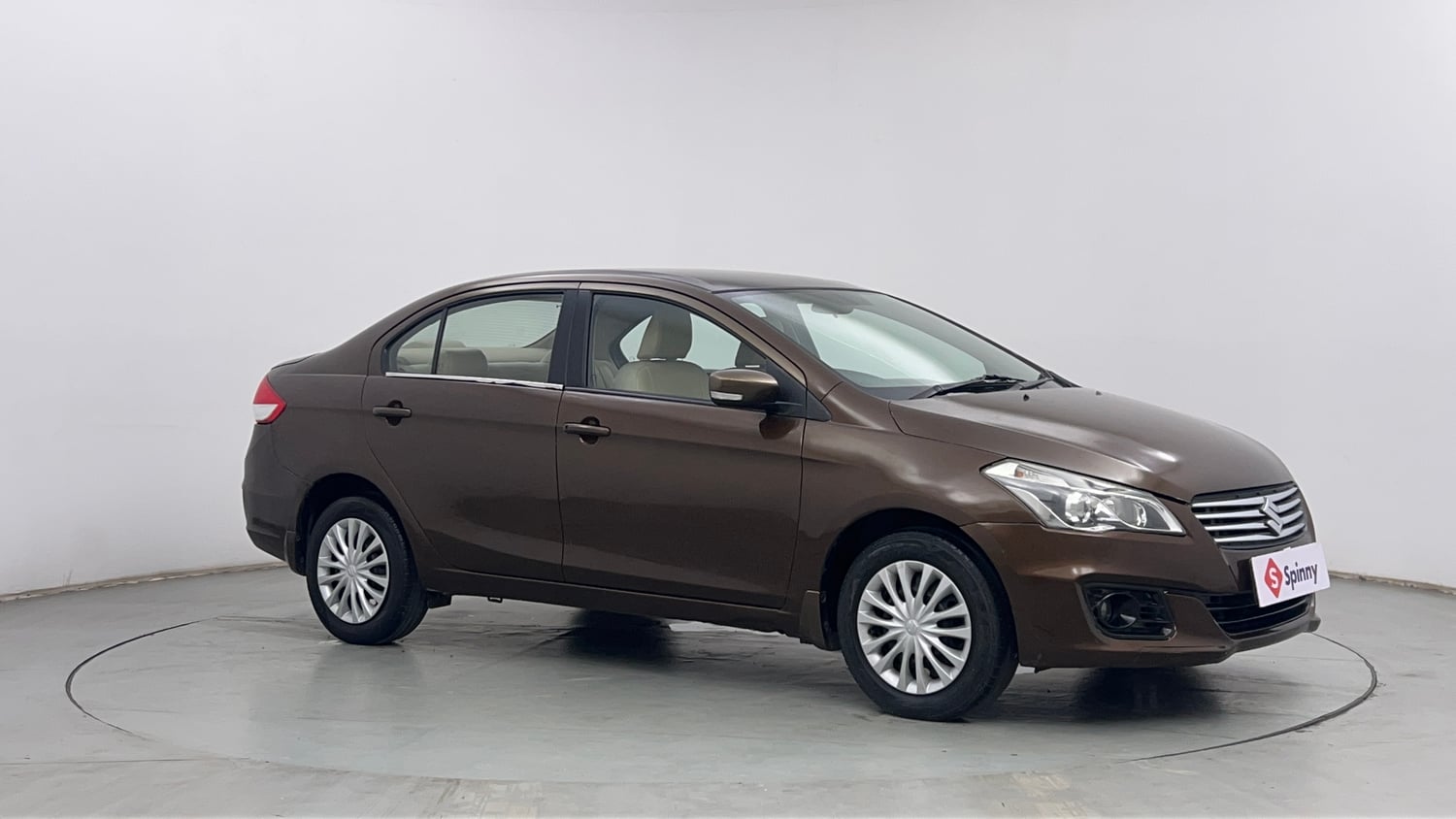 Used 2015 Maruti Suzuki Ciaz VXi+ AT Petrol Automatic exterior RIGHT FRONT CORNER VIEW