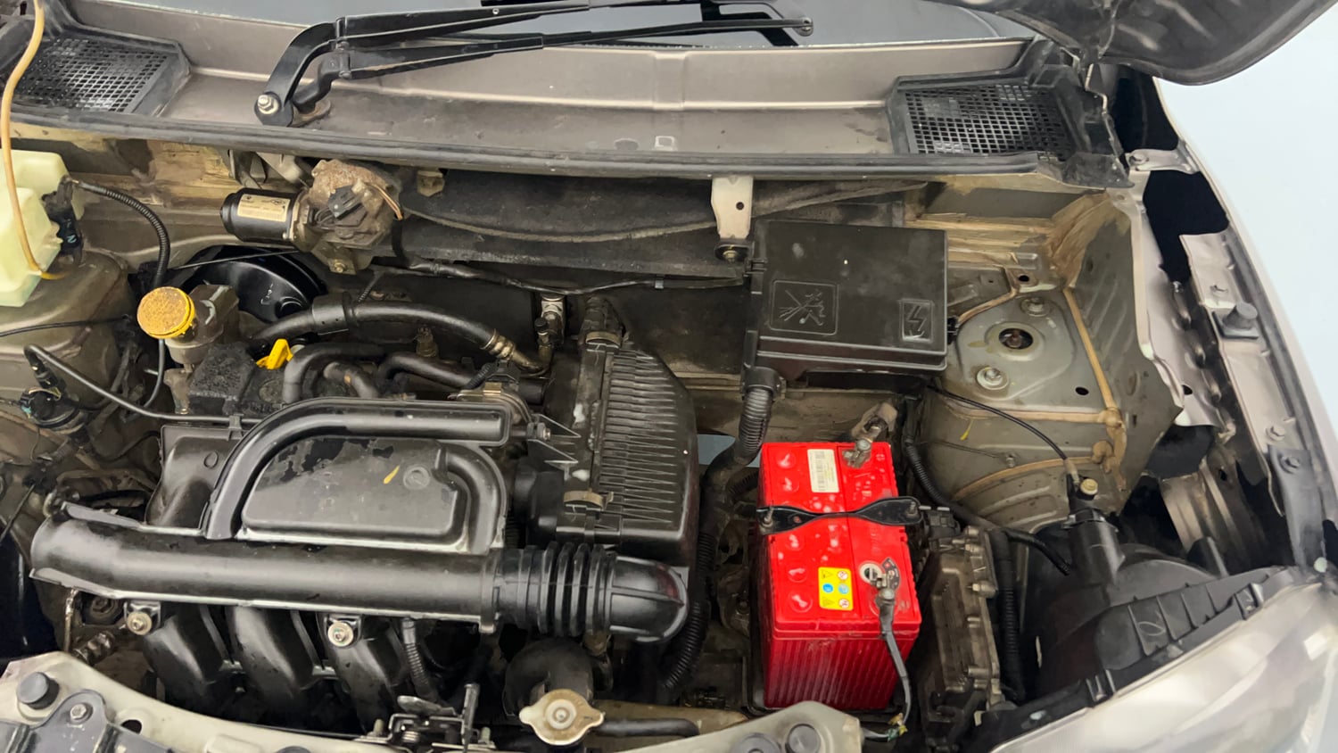 Used 2017 Renault Kwid 1.0 RXT AMT Petrol Automatic engine ENGINE LEFT SIDE VIEW