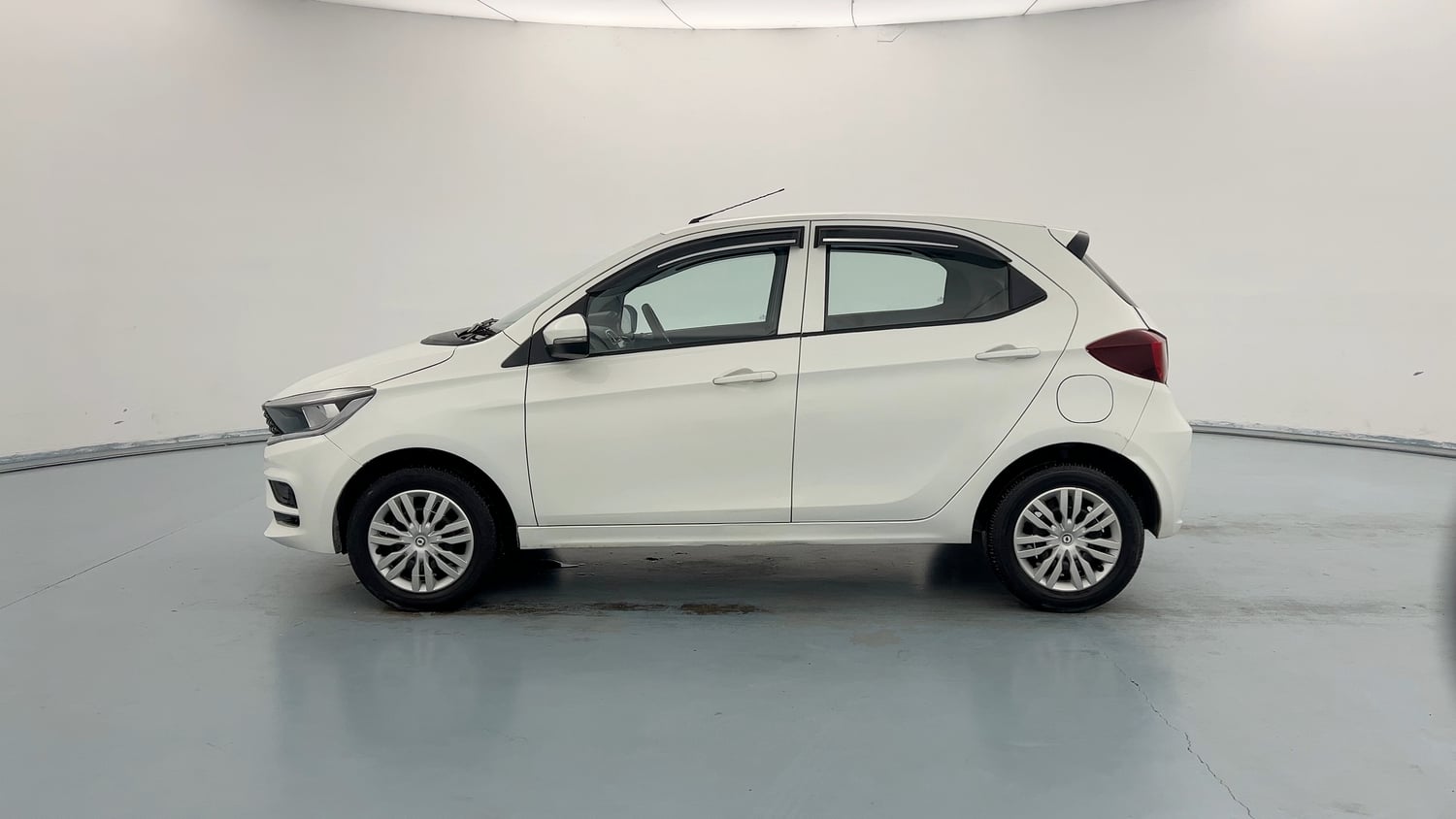 Used 2021 Tata Tiago XT Petrol Manual exterior LEFT SIDE VIEW