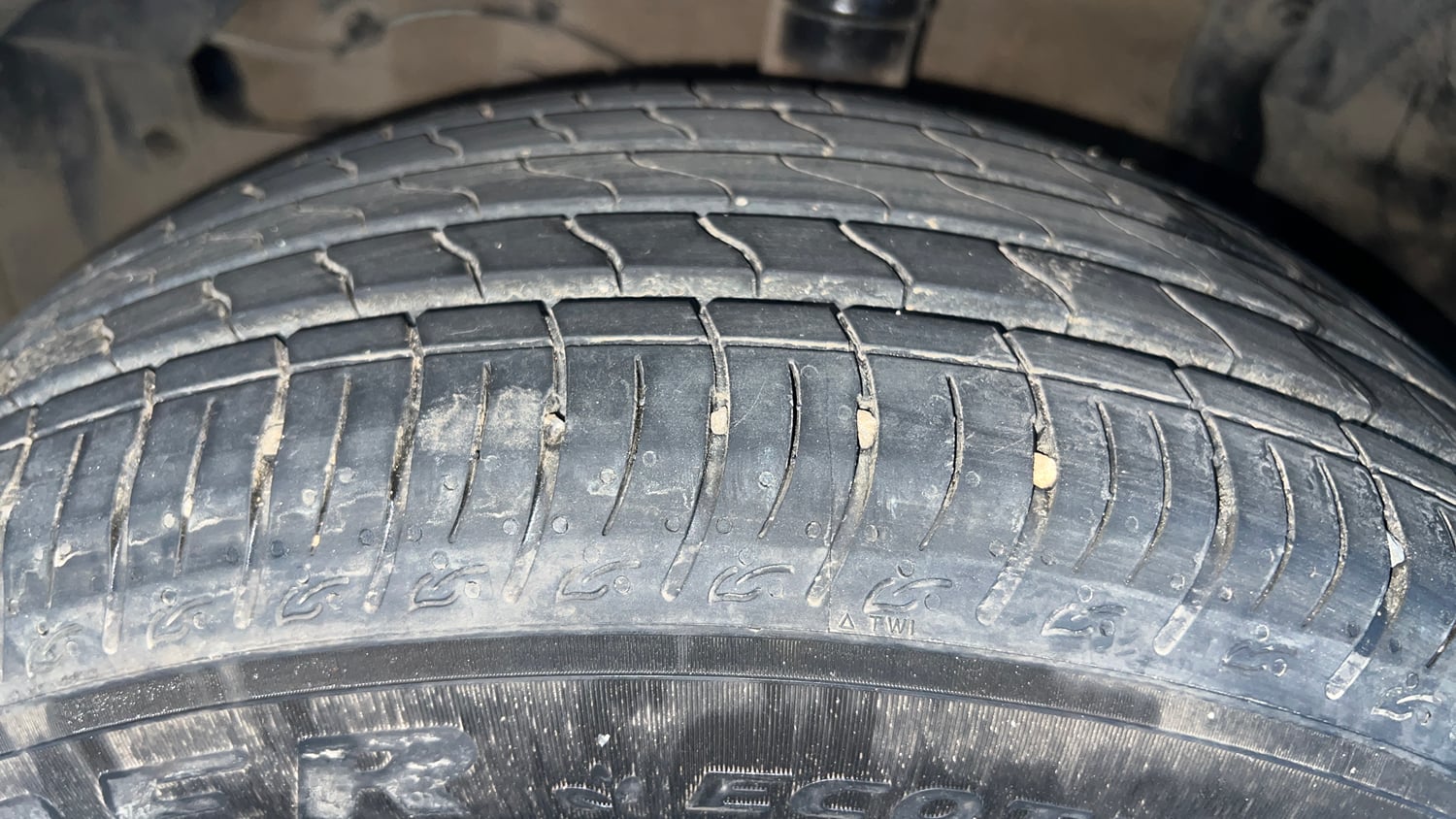 Used 2021 Maruti Suzuki Vitara Brezza ZXi AT SHVS Petrol Automatic tyres LEFT FRONT TYRE TREAD VIEW