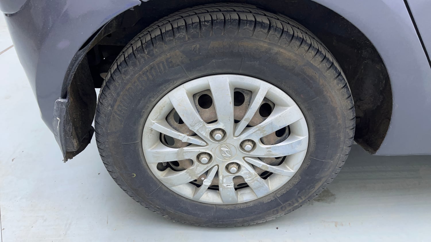 Used 2014 Hyundai i10 Sportz 1.1 iRDE2 Petrol Manual tyres RIGHT REAR TYRE RIM VIEW