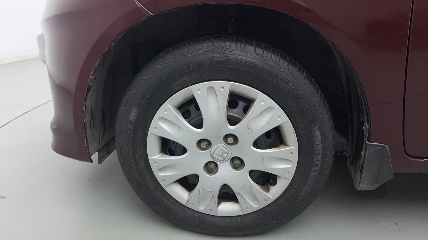 Used 2015 Honda Amaze 1.2 SX i-VTEC Petrol Manual tyres LEFT FRONT TYRE RIM VIEW