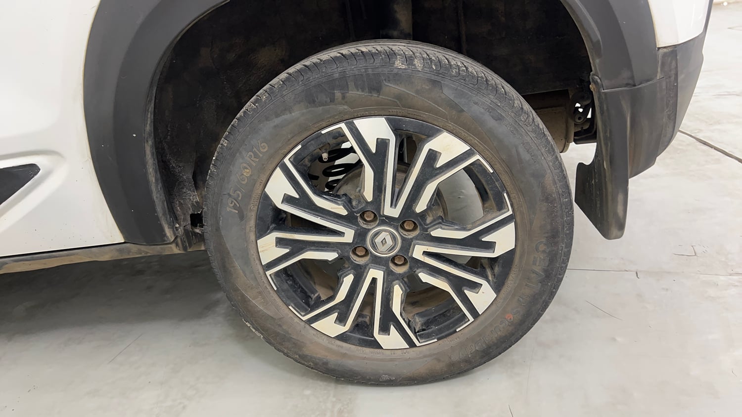 Used 2021 Renault Kiger RXZ AMT Petrol Automatic tyres LEFT REAR TYRE RIM VIEW