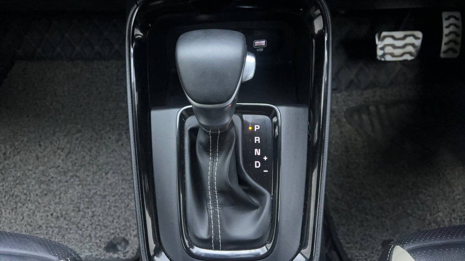 Used 2024 Kia Sonet GTX Plus 1.0 Turbo Petrol DCT Petrol Automatic interior GEAR  KNOB VIEW