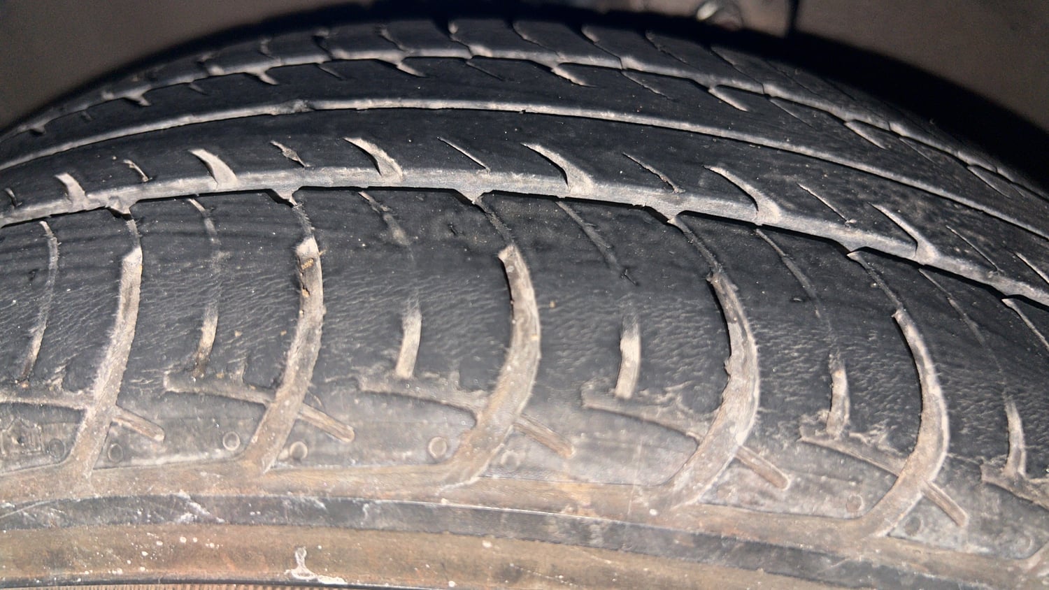 Used 2015 Maruti Suzuki Celerio VXi AMT Petrol Automatic tyres LEFT FRONT TYRE TREAD VIEW