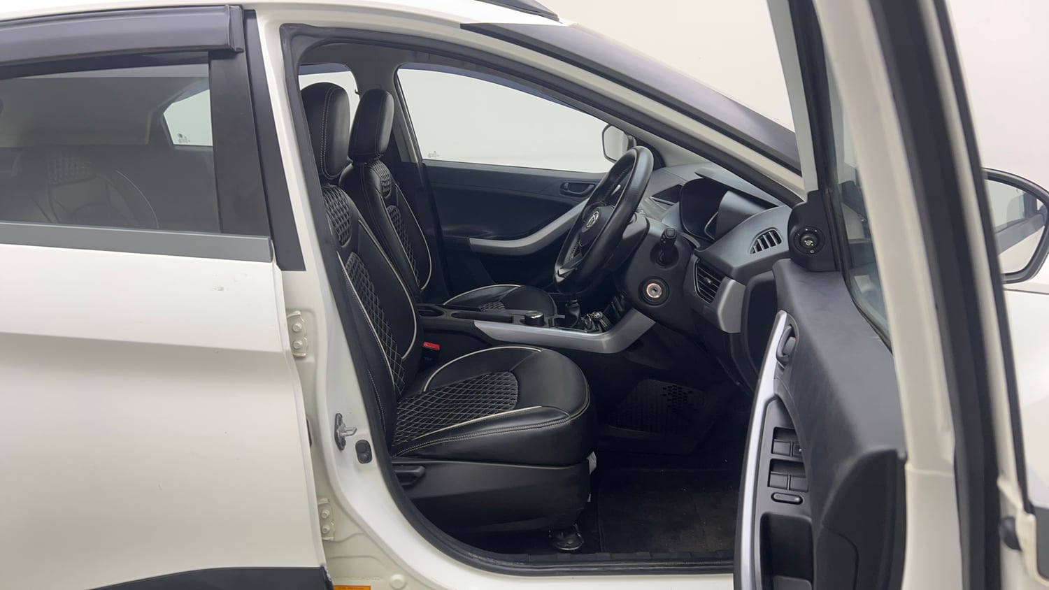 Used 2021 Tata Nexon XM (S) Petrol Manual interior RIGHT SIDE FRONT DOOR CABIN VIEW